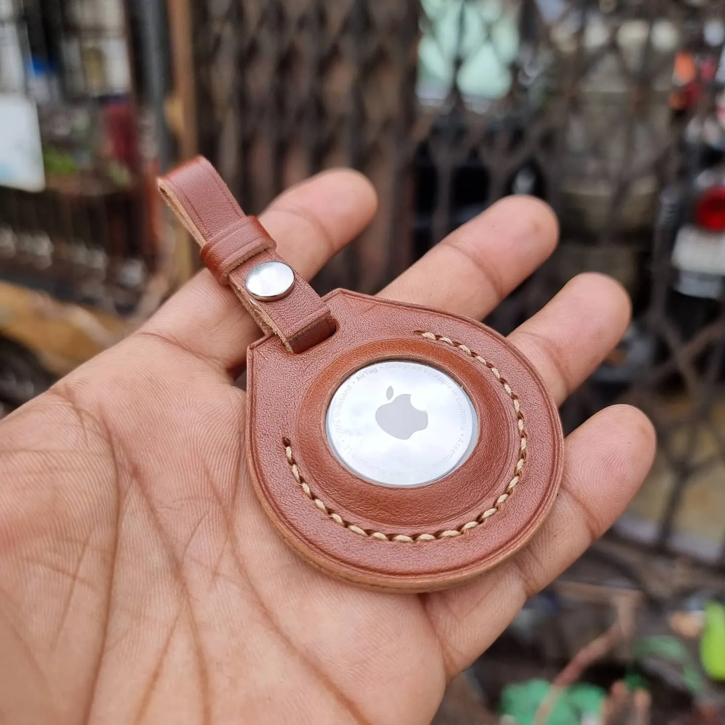 Apple airtag leather case