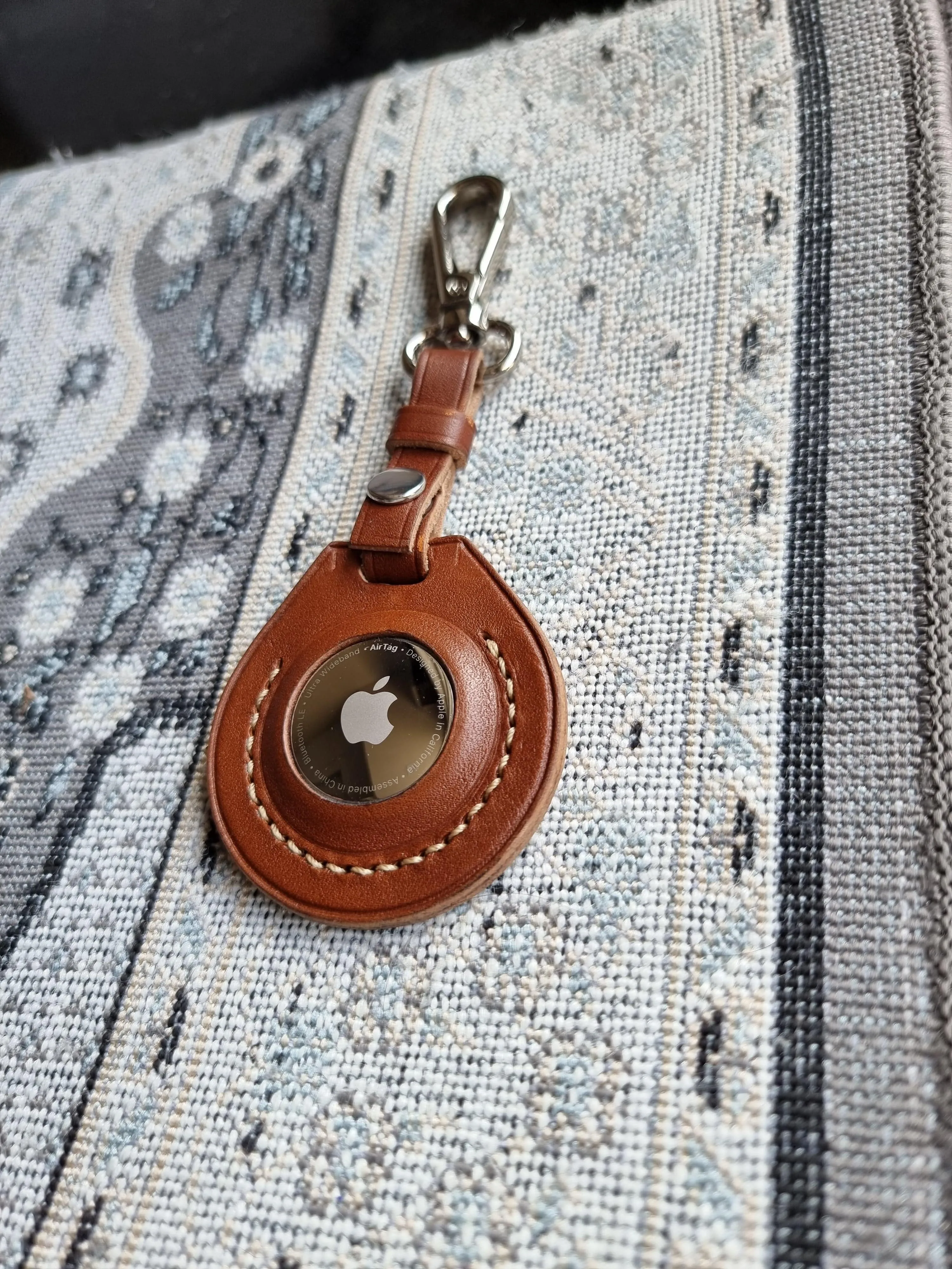 Apple airtag leather case