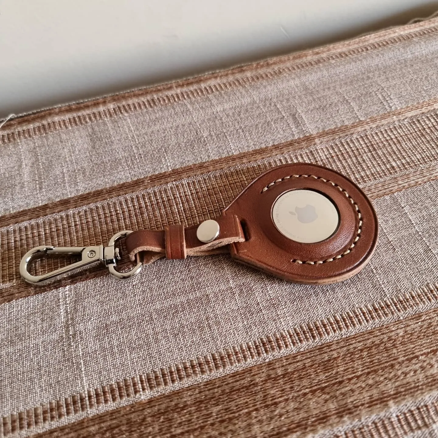 Apple airtag leather case