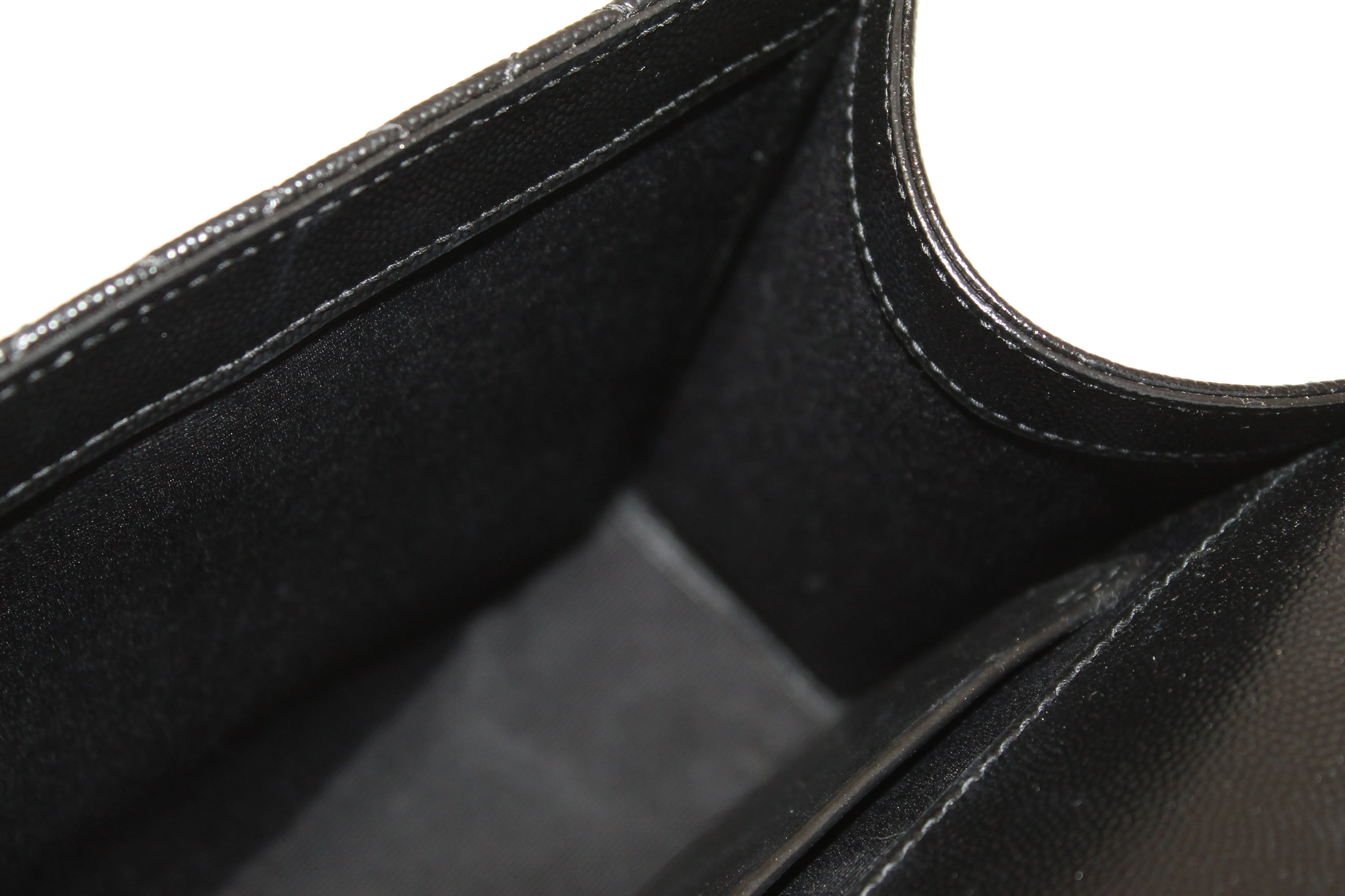 Authentic Saint Laurent Black Matelasse Grain De Poudre Embossed Leather Medium Envelope Bag