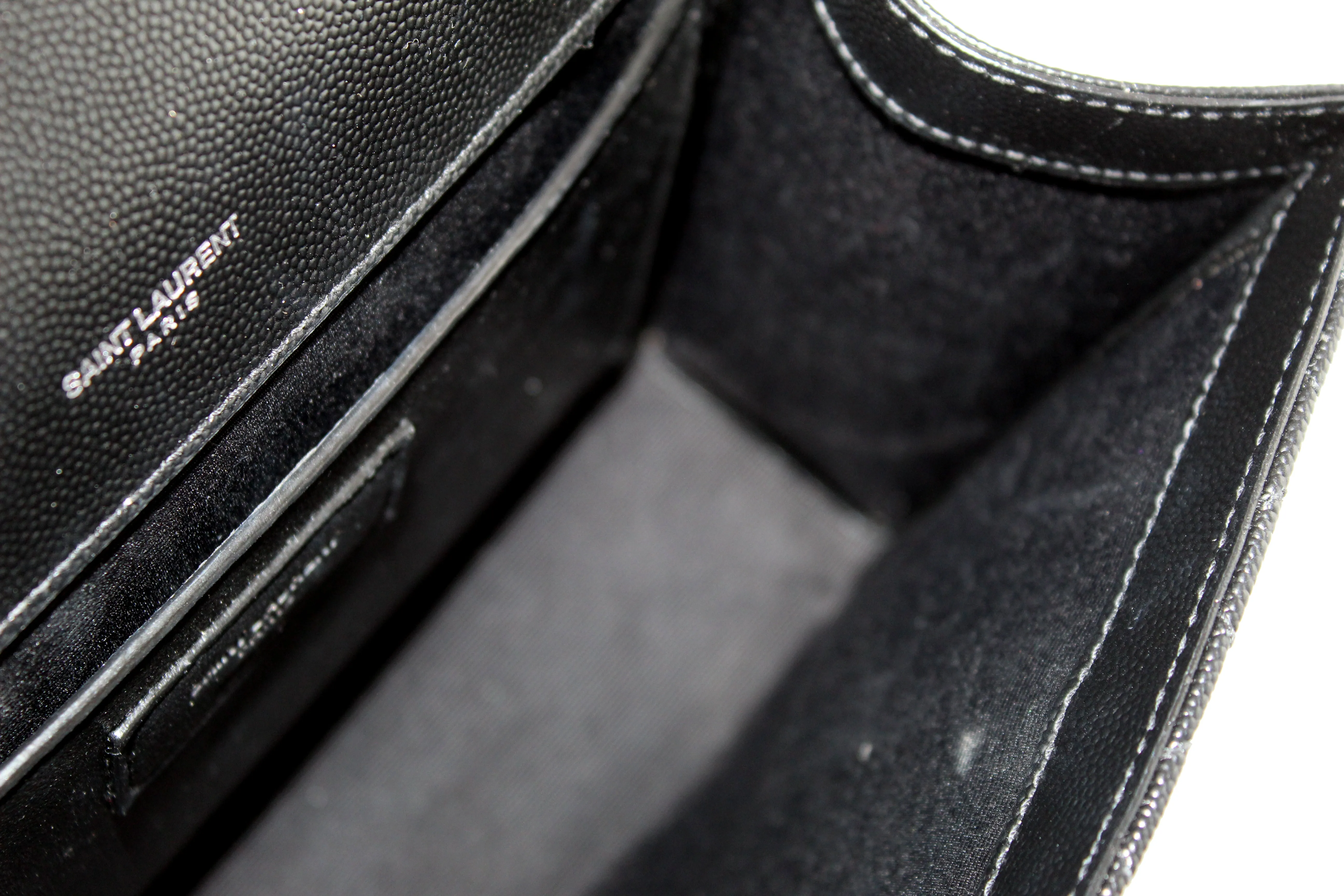 Authentic Saint Laurent Black Matelasse Grain De Poudre Embossed Leather Medium Envelope Bag