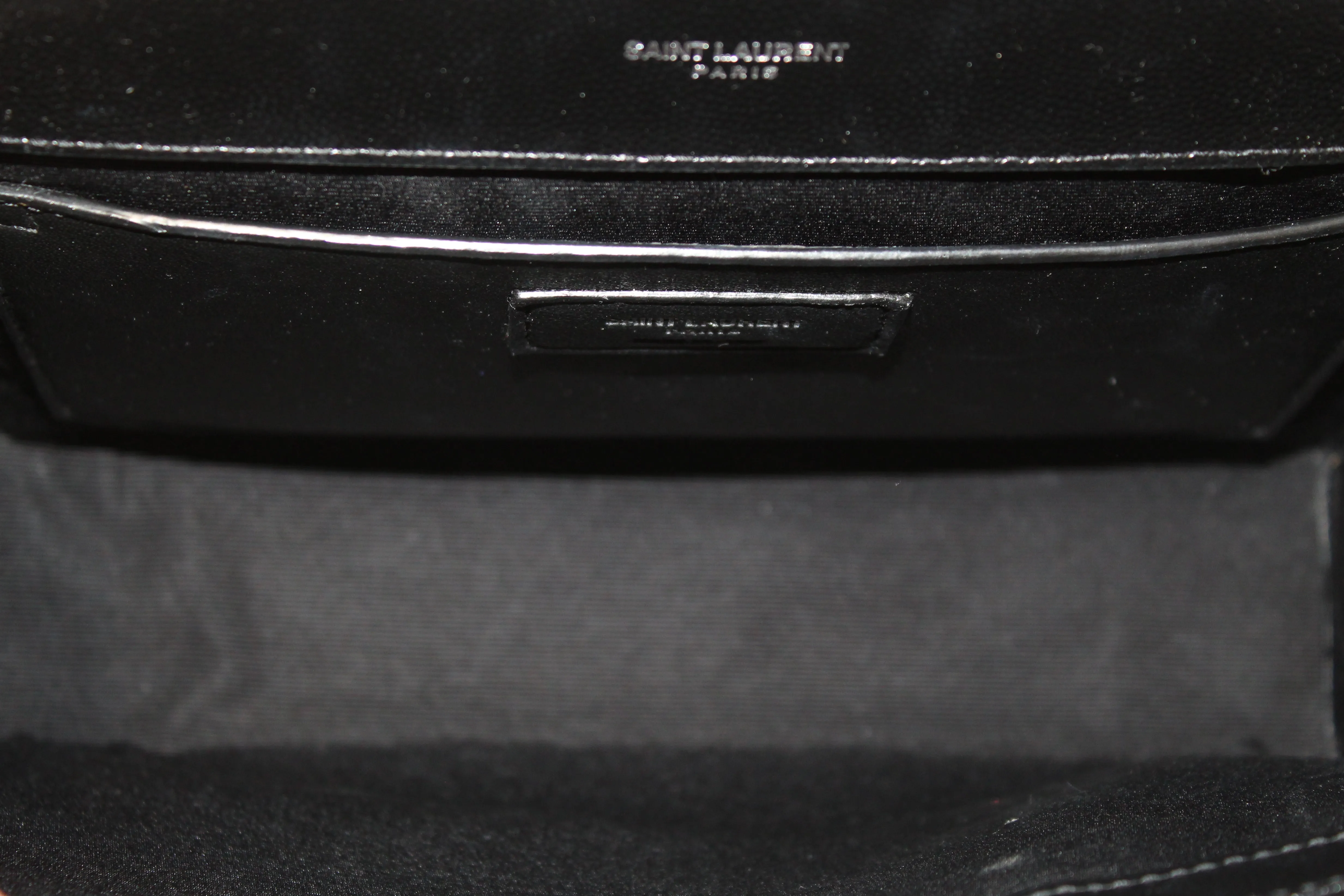 Authentic Saint Laurent Black Matelasse Grain De Poudre Embossed Leather Medium Envelope Bag