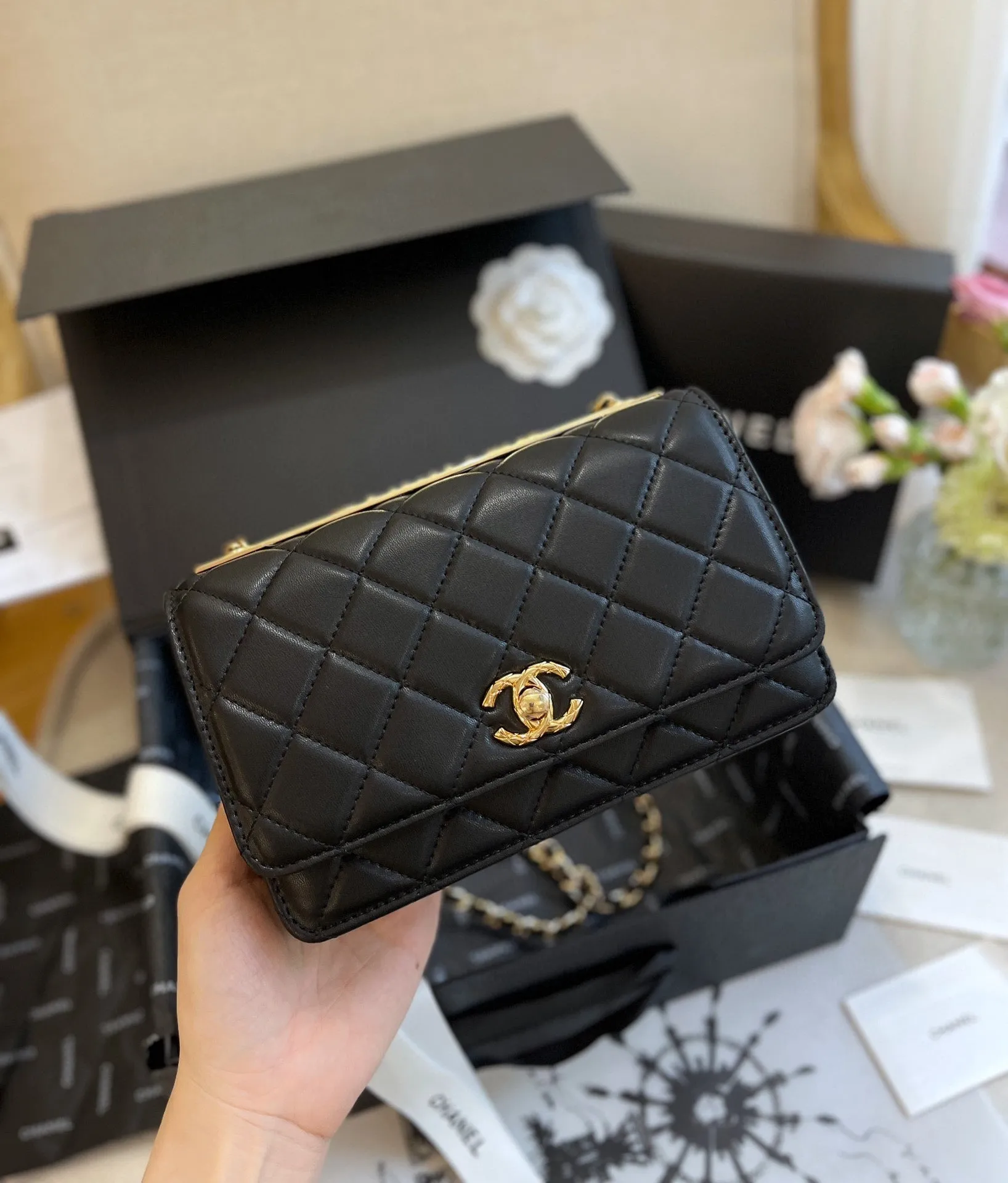 CC620 Wallet on Chain / 4.8 × 7.5 × 1.4 in