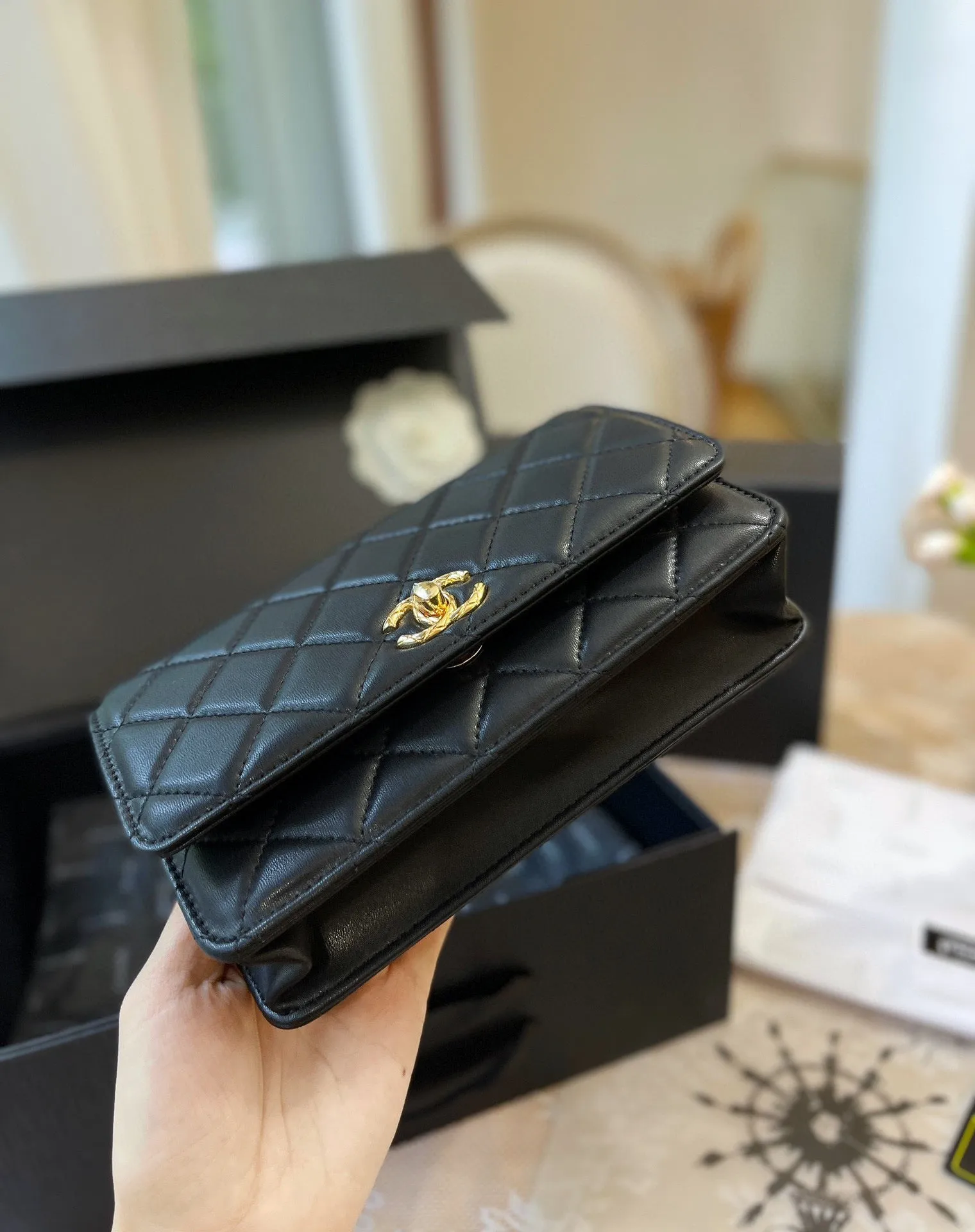 CC620 Wallet on Chain / 4.8 × 7.5 × 1.4 in