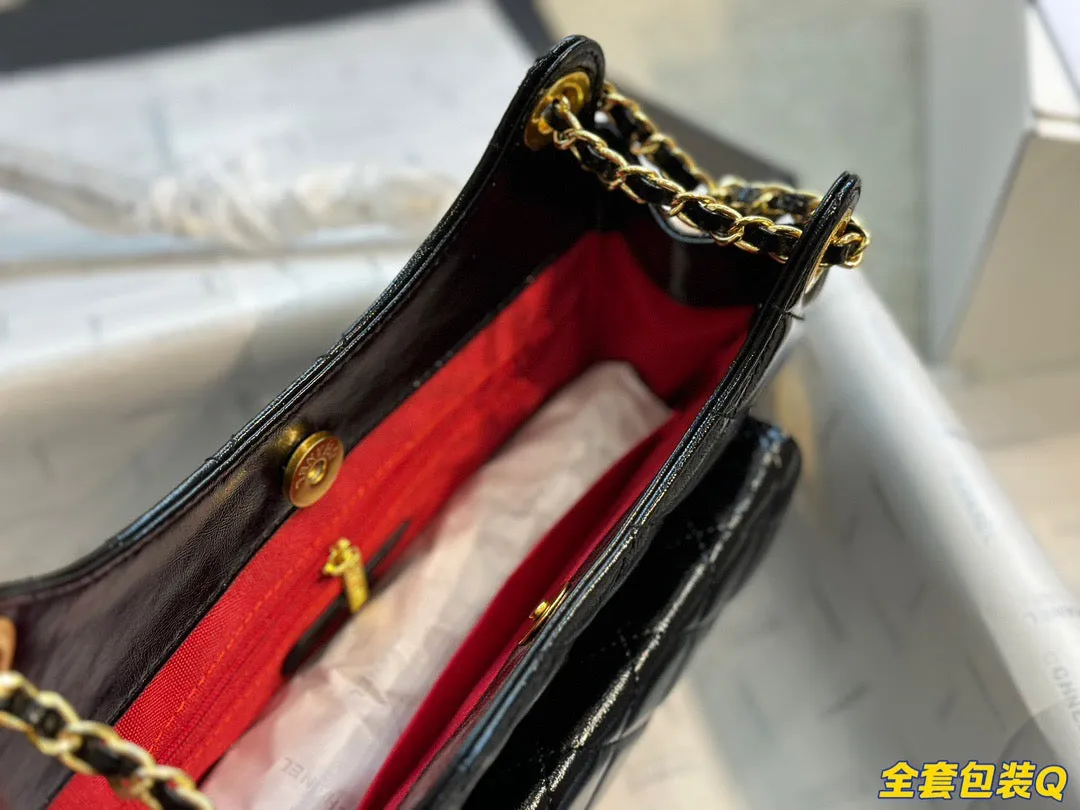CC632 Small Hobo Bag / 6.6 × 7.4 × 2.3 in