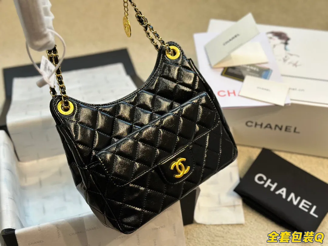 CC632 Small Hobo Bag / 6.6 × 7.4 × 2.3 in