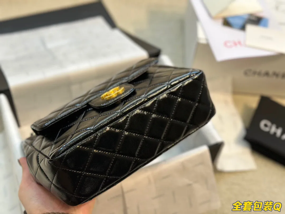 CC632 Small Hobo Bag / 6.6 × 7.4 × 2.3 in