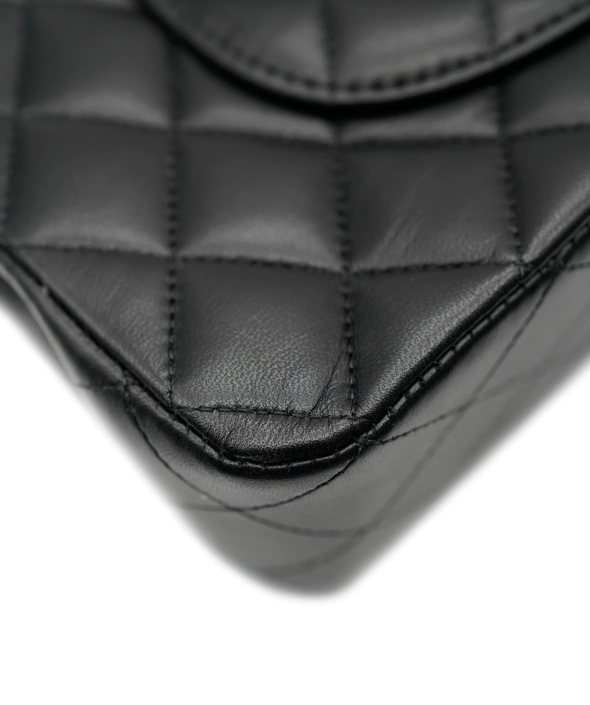 Chanel Black Leather Quilted Lambskin Medium Classic Flap Bag  ASC4267