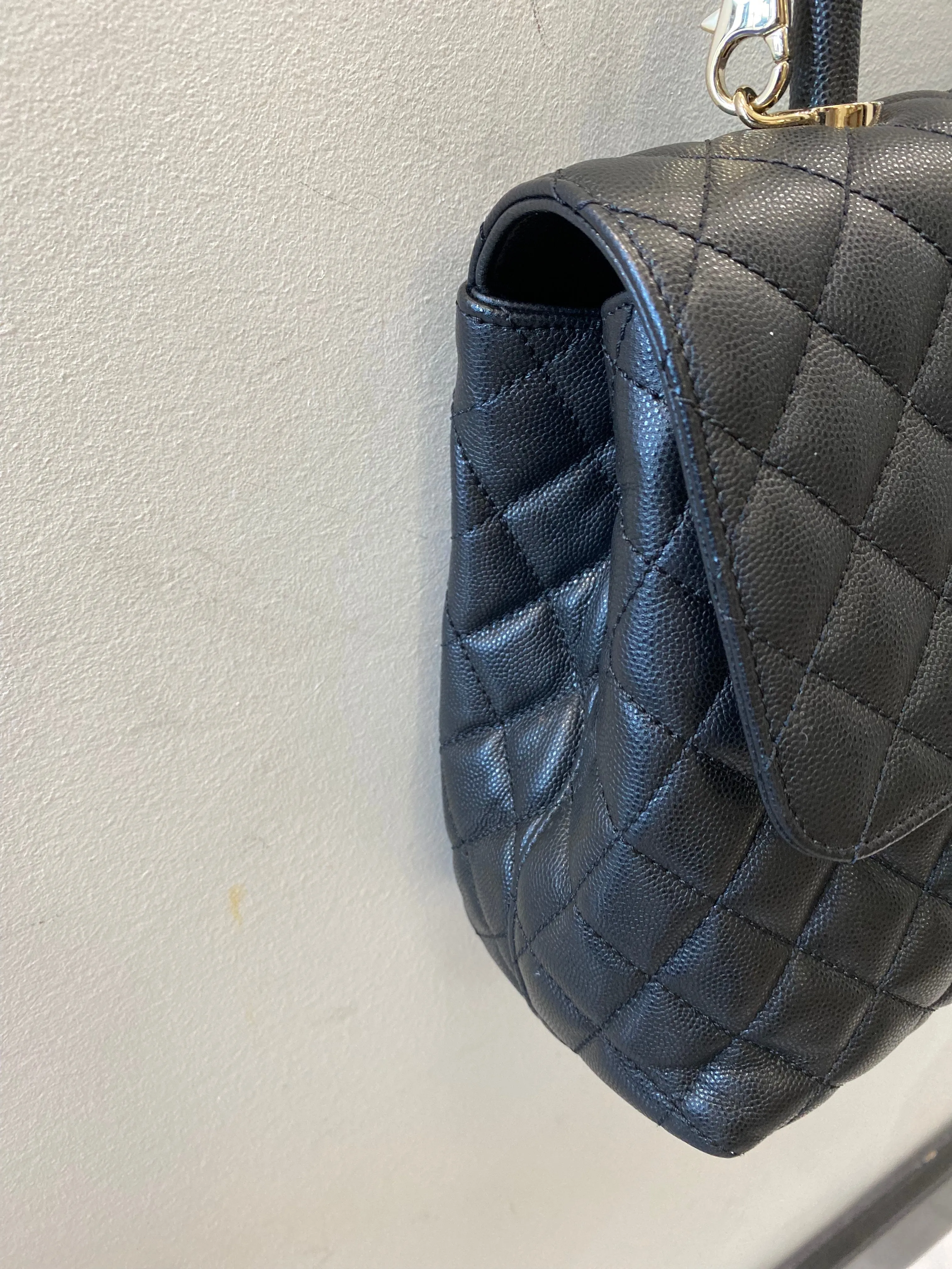 CHANEL CAVIAR QUILTED MEDIUM COCO TOP HANDLE FLAP BAG