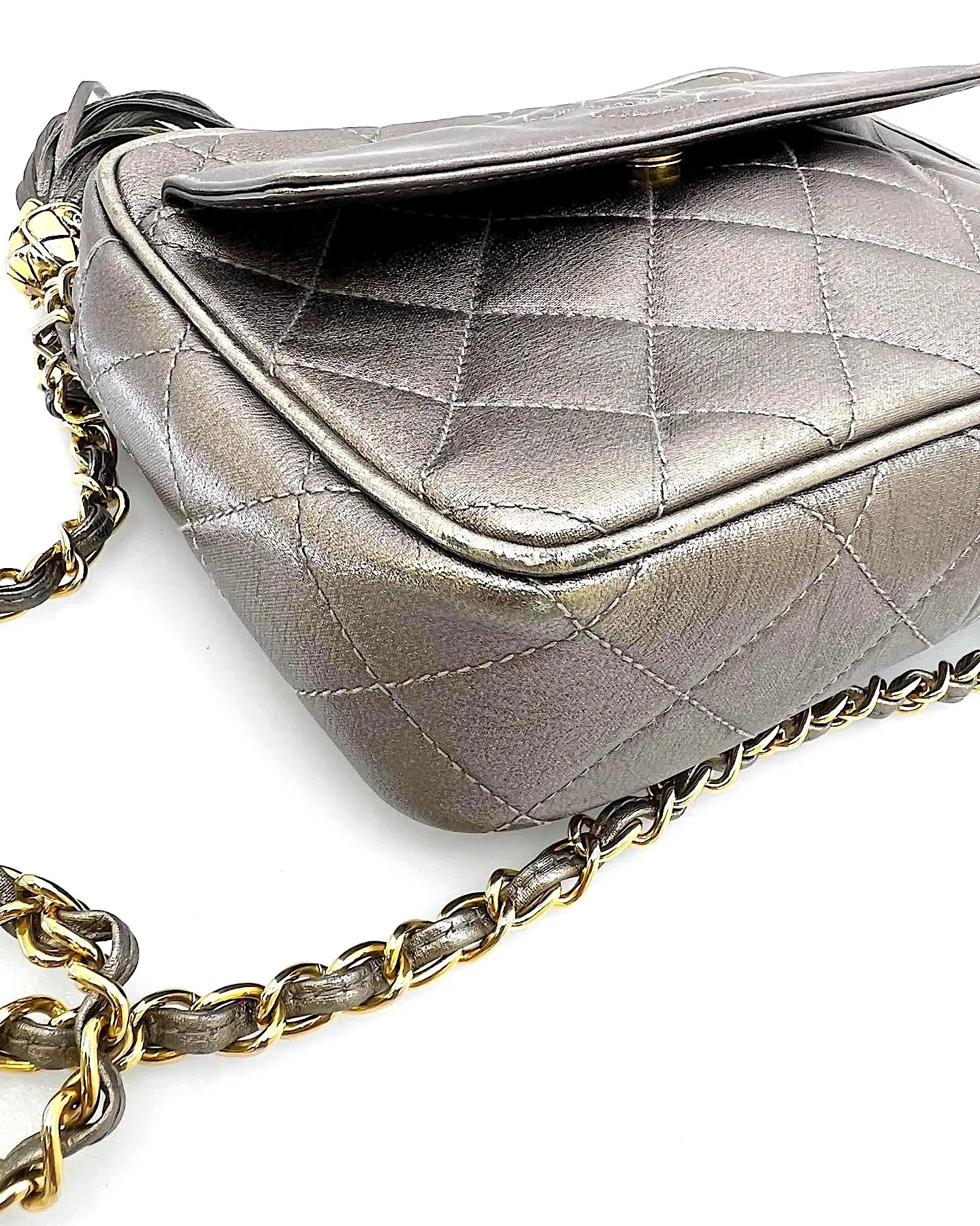 CHANEL VINTAGE CC QUILTED MATALASSE LEATHER CHAIN CAMERA BAG