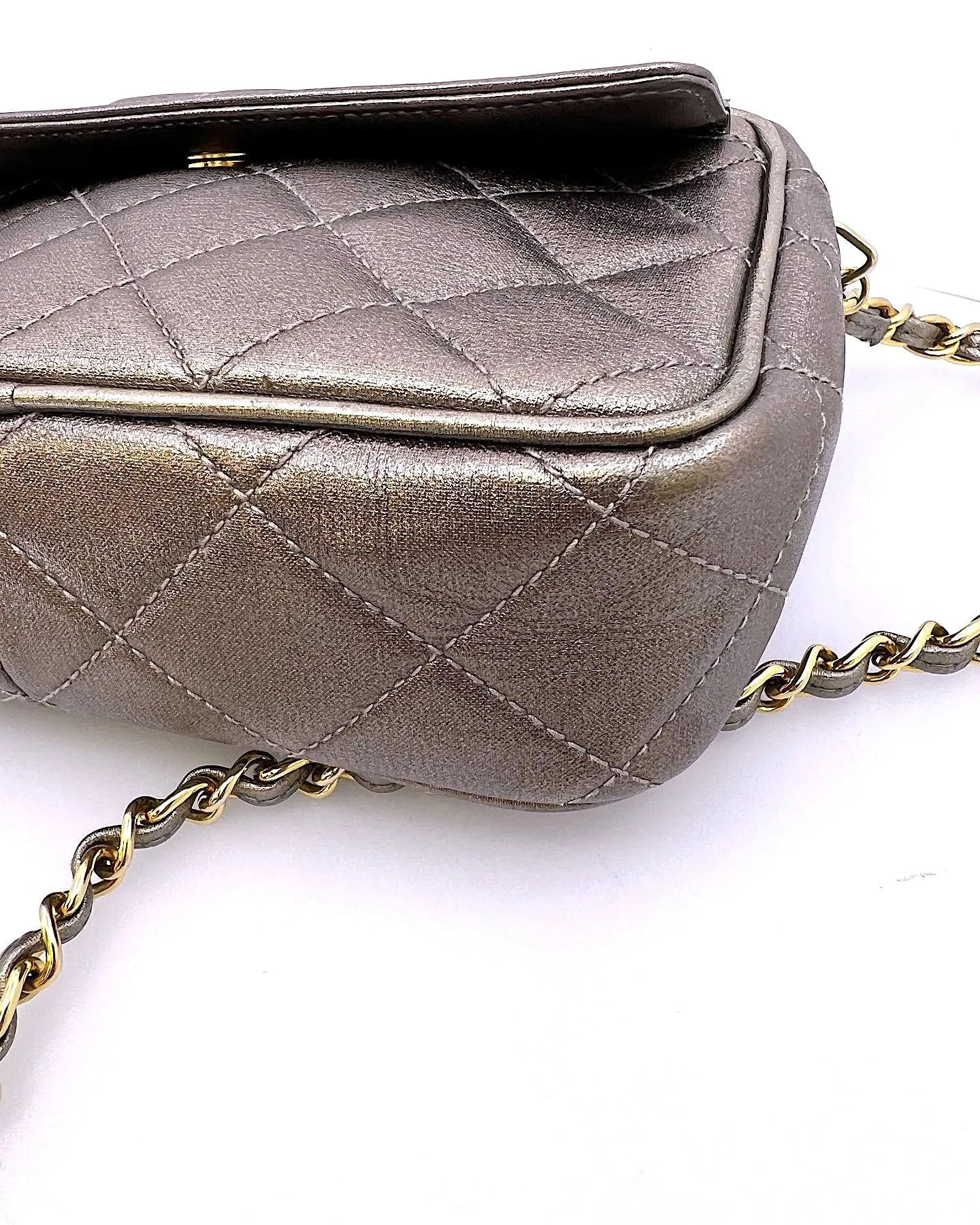 CHANEL VINTAGE CC QUILTED MATALASSE LEATHER CHAIN CAMERA BAG