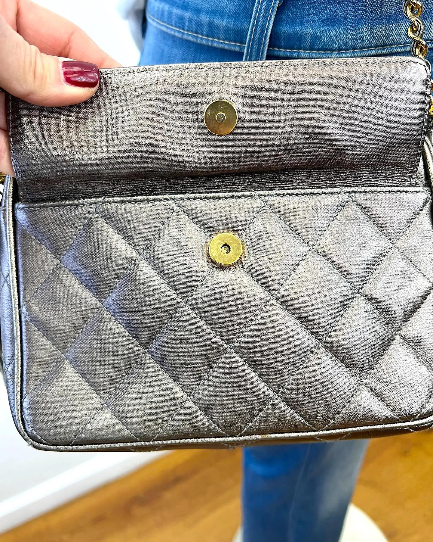 CHANEL VINTAGE CC QUILTED MATALASSE LEATHER CHAIN CAMERA BAG