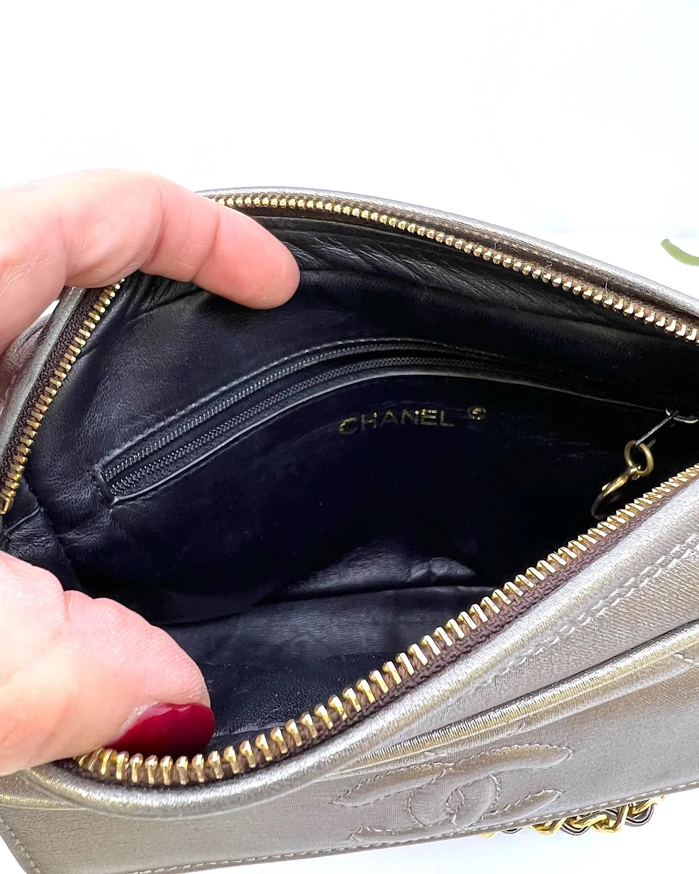 CHANEL VINTAGE CC QUILTED MATALASSE LEATHER CHAIN CAMERA BAG