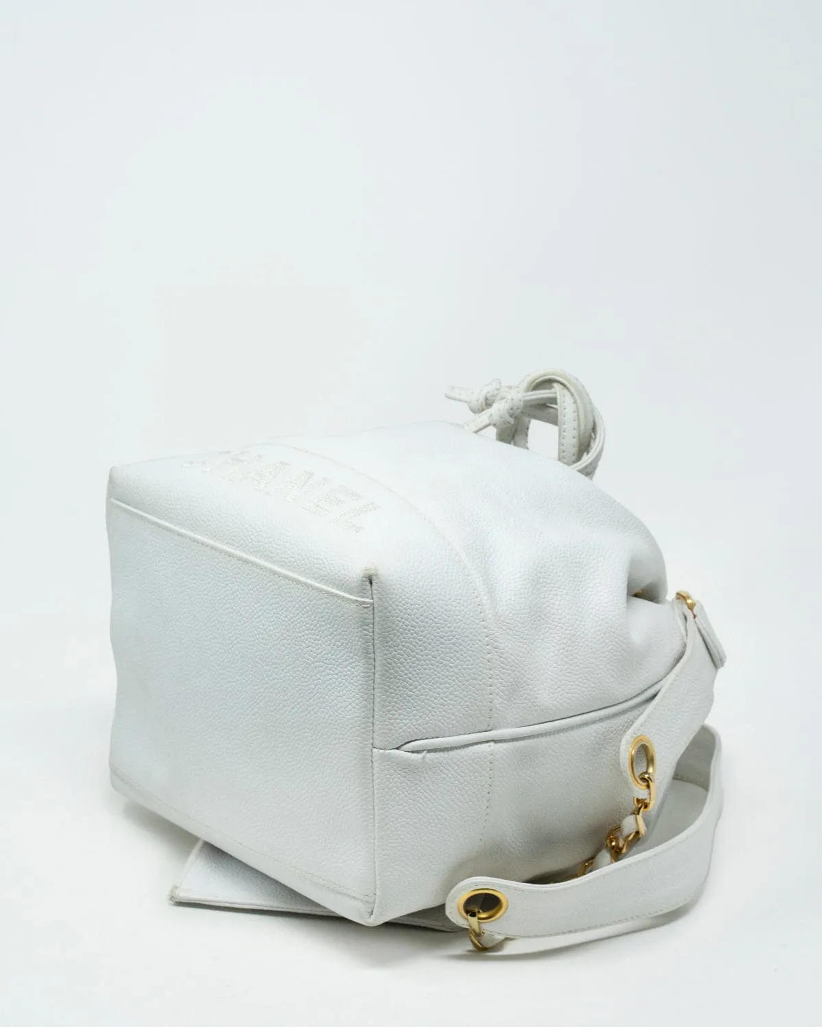 Chanel Vintage White Caviar Skin Medium Drawstring Shoulder Bag - AWL3135