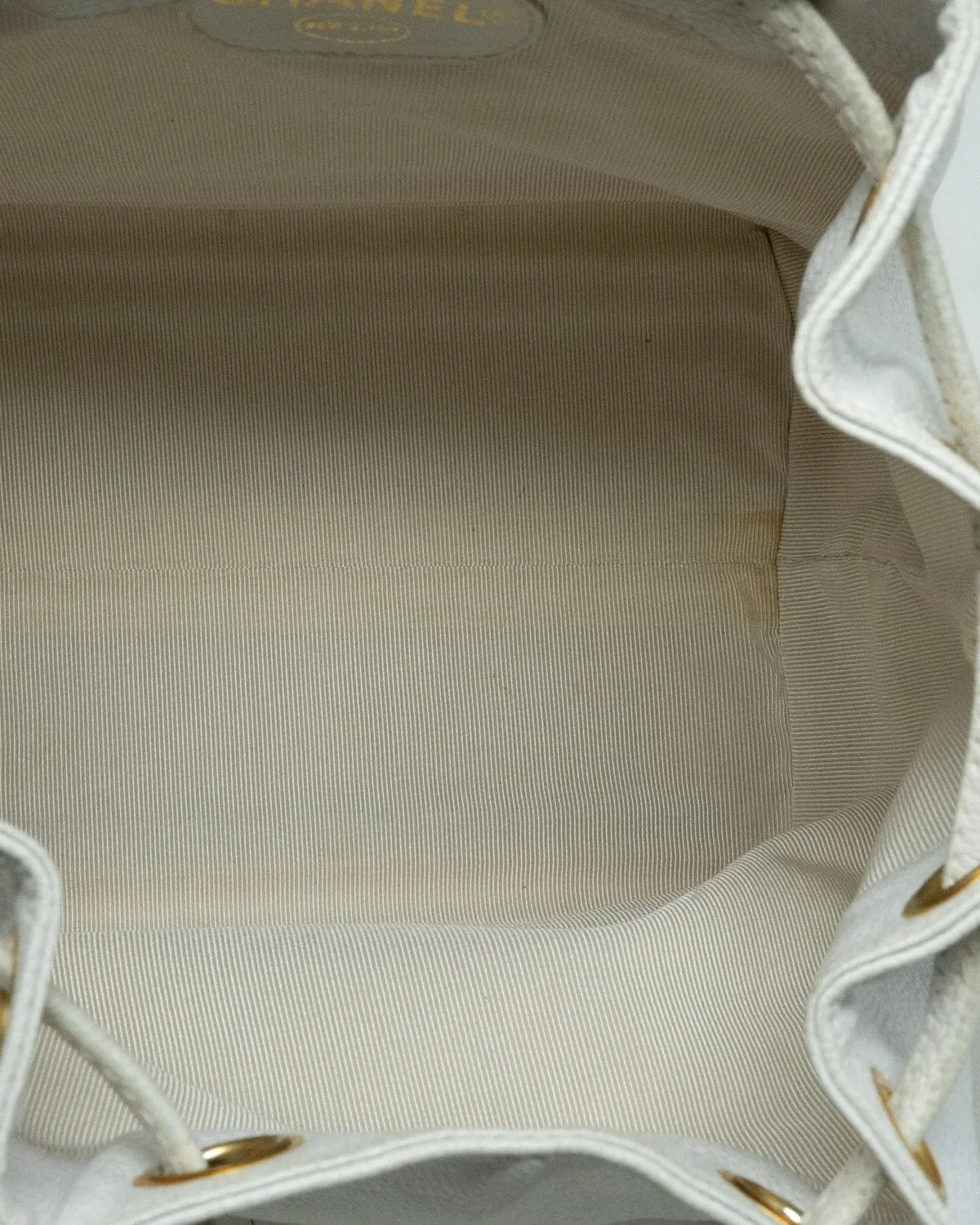 Chanel Vintage White Caviar Skin Medium Drawstring Shoulder Bag - AWL3135