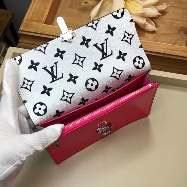 Cherrywood Woc Chain Wallet In Patent Leather M67793 Pink 2019 Collection