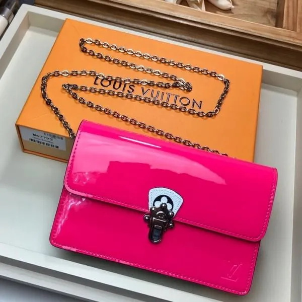 Cherrywood Woc Chain Wallet In Patent Leather M67793 Pink 2019 Collection