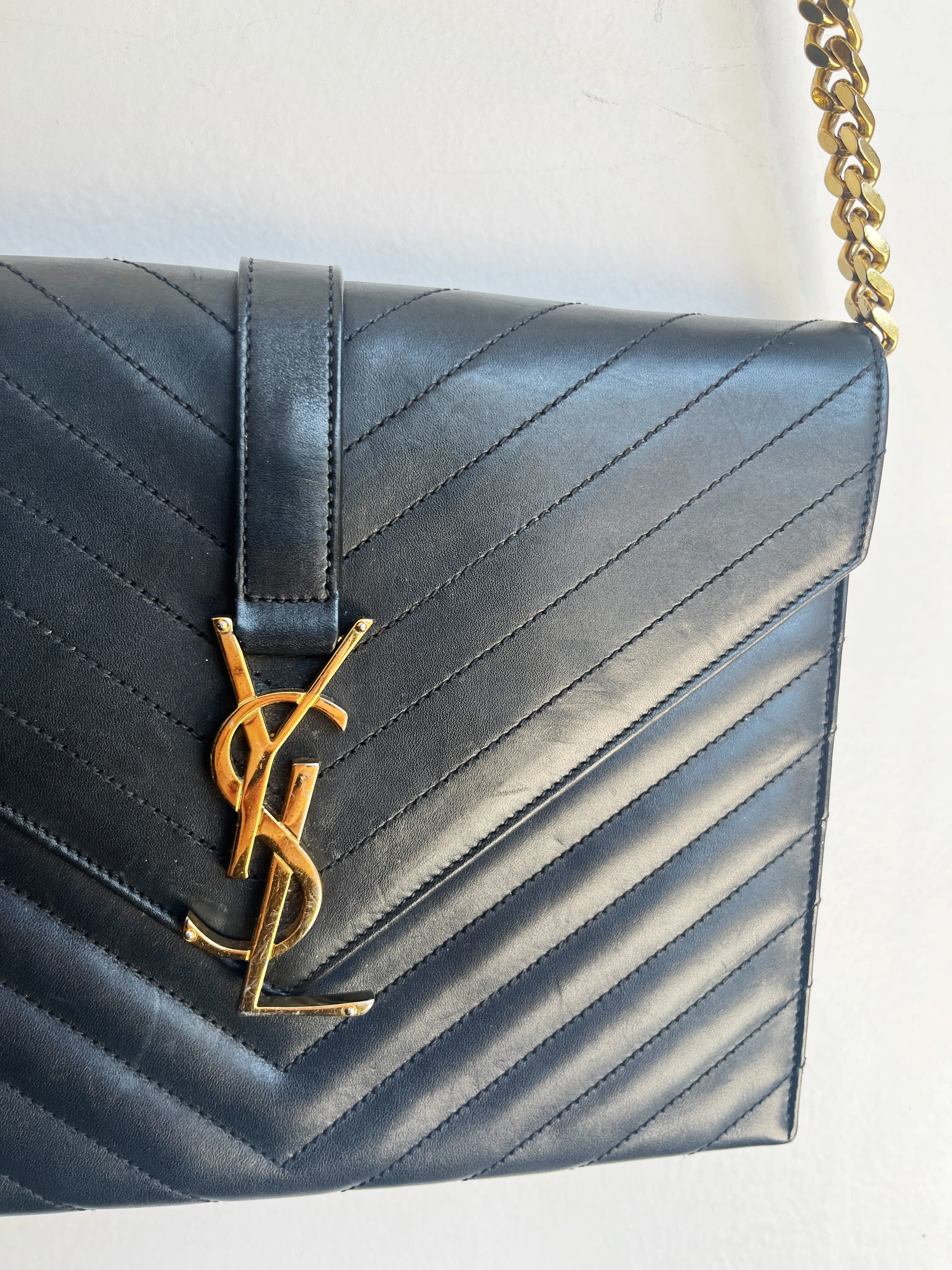 CHEVRON ENVELOPE BAG