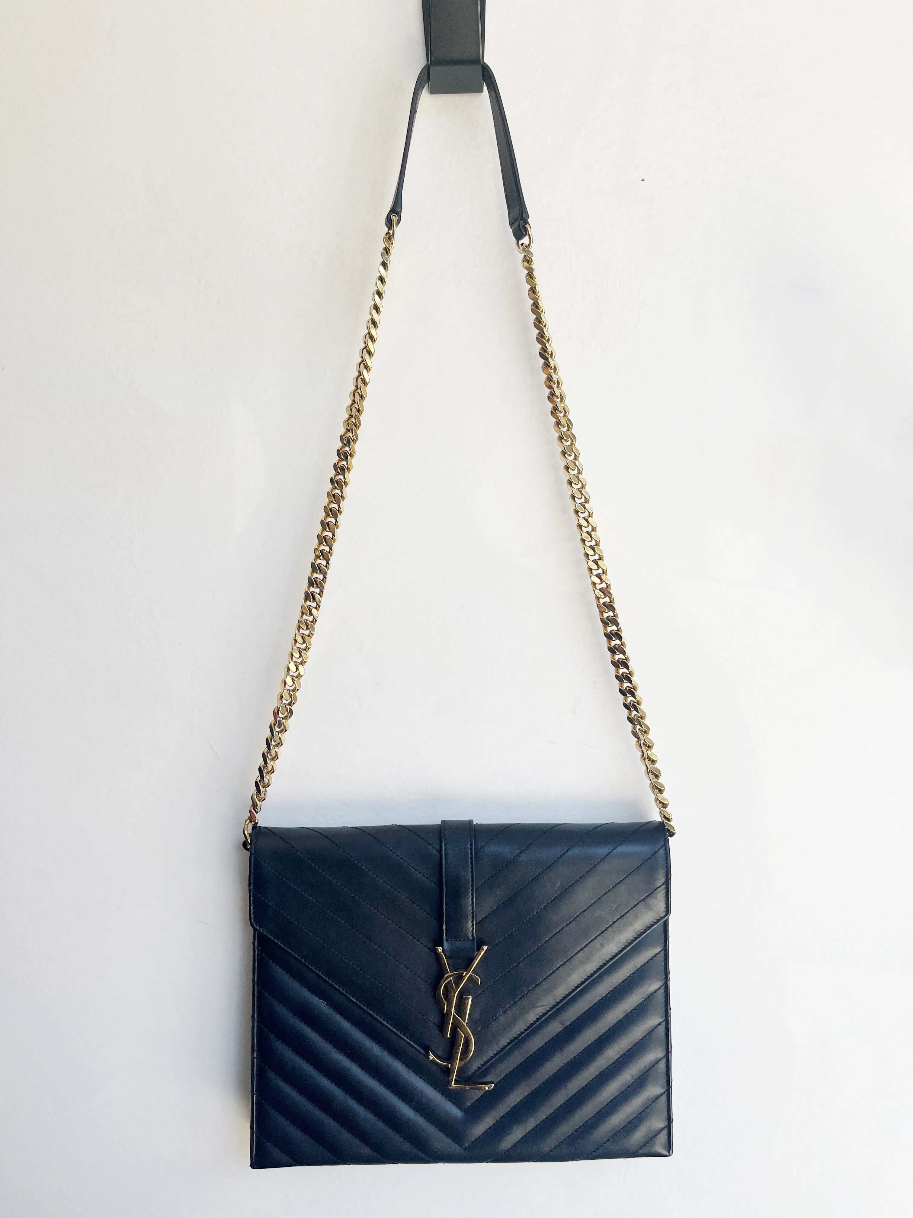 CHEVRON ENVELOPE BAG