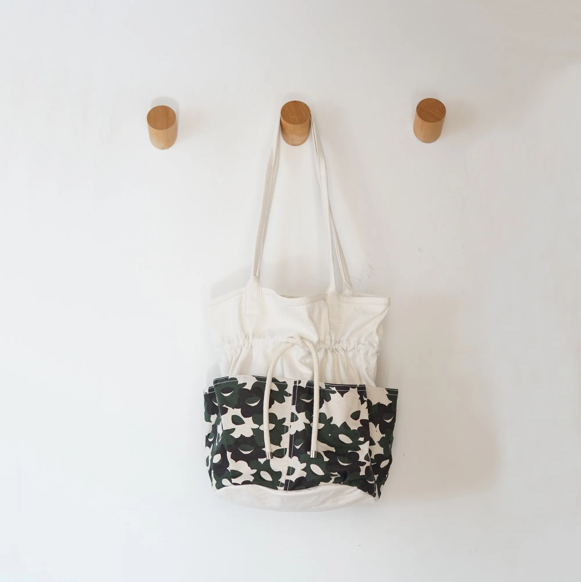 Daffodil Pattern Drawstring Canvas Tool Tote Bag