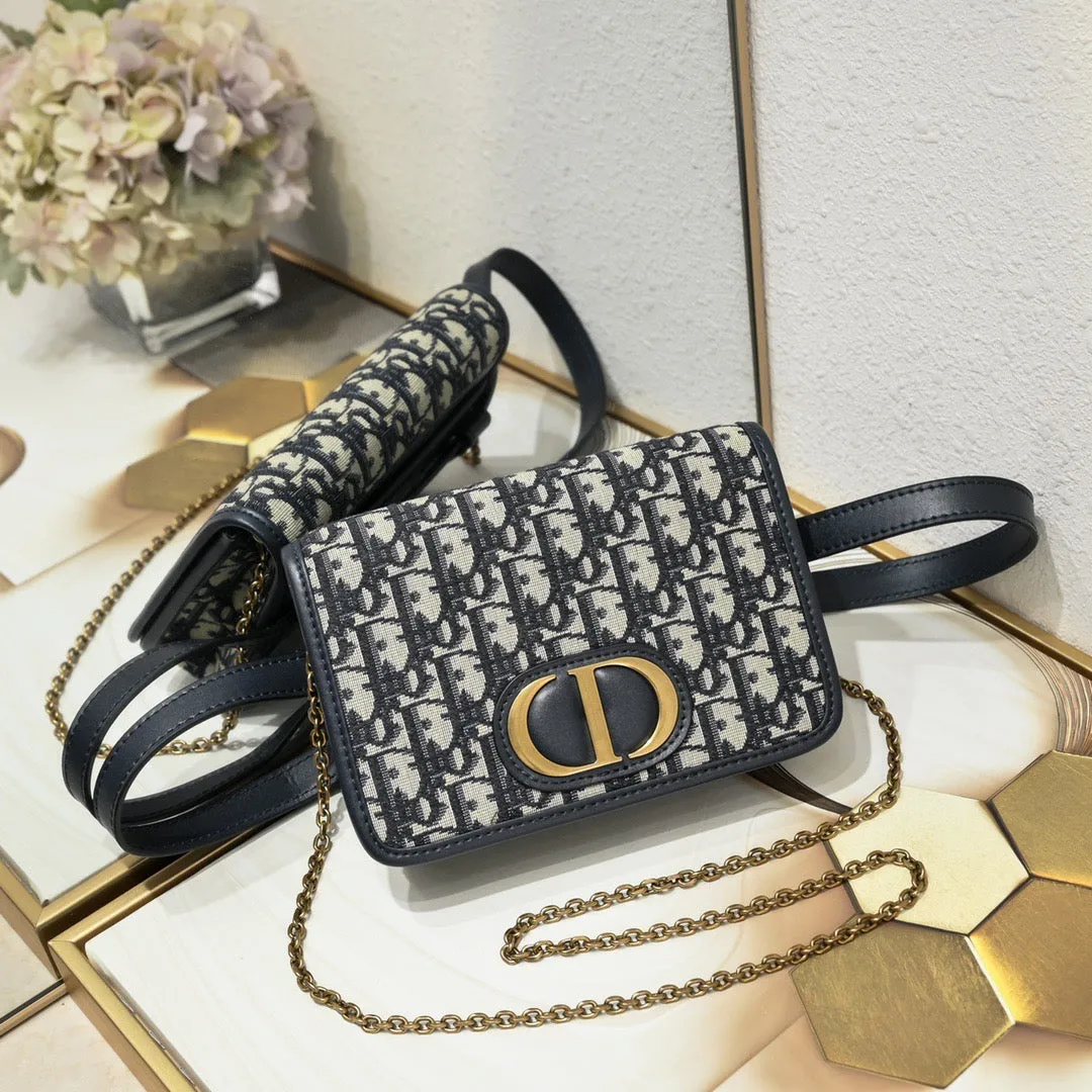 DR285 2-in-1 30 Montaigne Pouch / 7.5 x 5 x 1.5 inches
