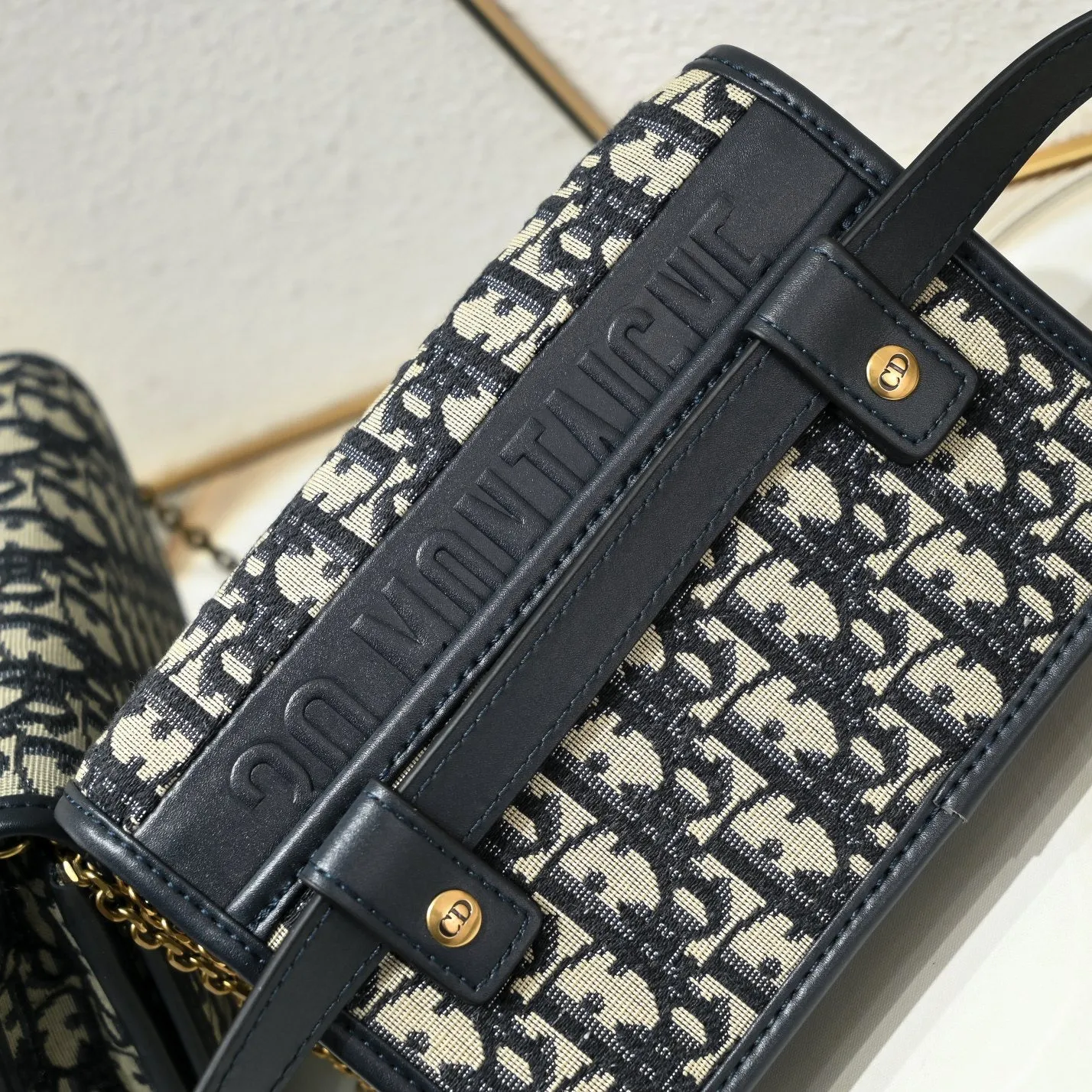 DR285 2-in-1 30 Montaigne Pouch / 7.5 x 5 x 1.5 inches