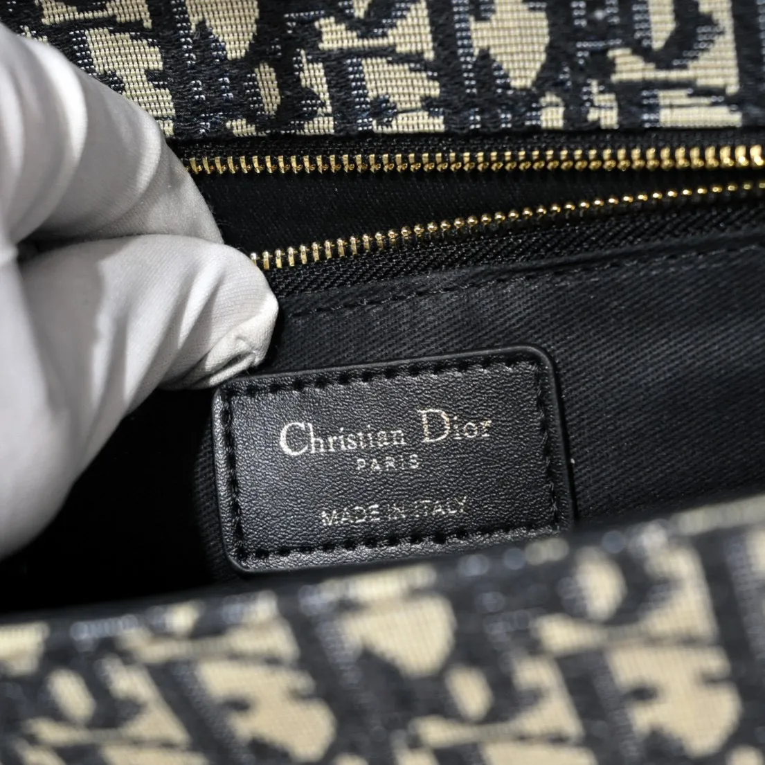 DR285 2-in-1 30 Montaigne Pouch / 7.5 x 5 x 1.5 inches