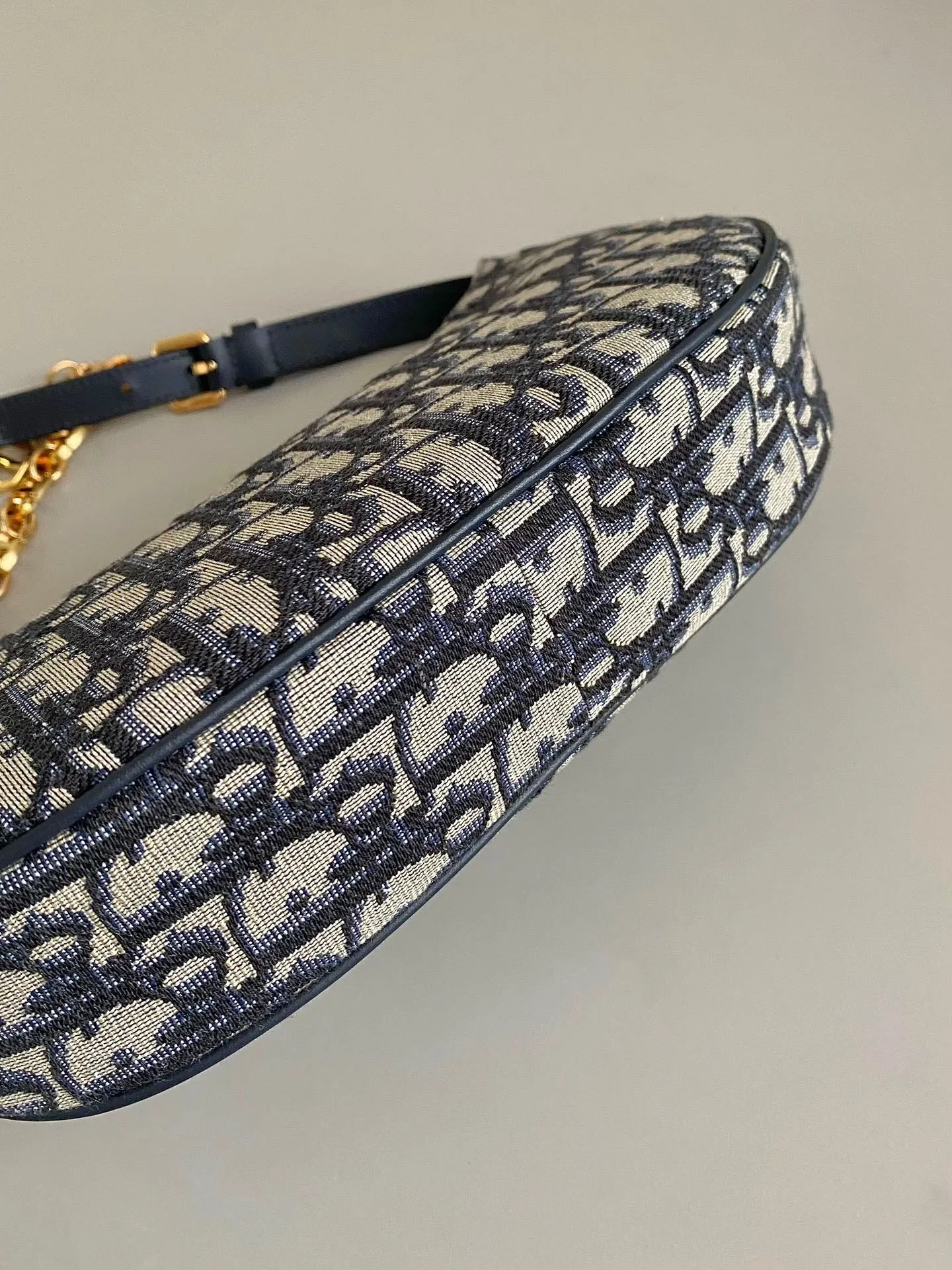 DR291 CD Lounge Bag / HIGHEST QUALITY VERSION / 10 x 6 x 2 inches
