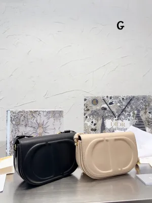 DR298 CD Signature Oval Camera Bag / 8.3x4.7x2.5inch