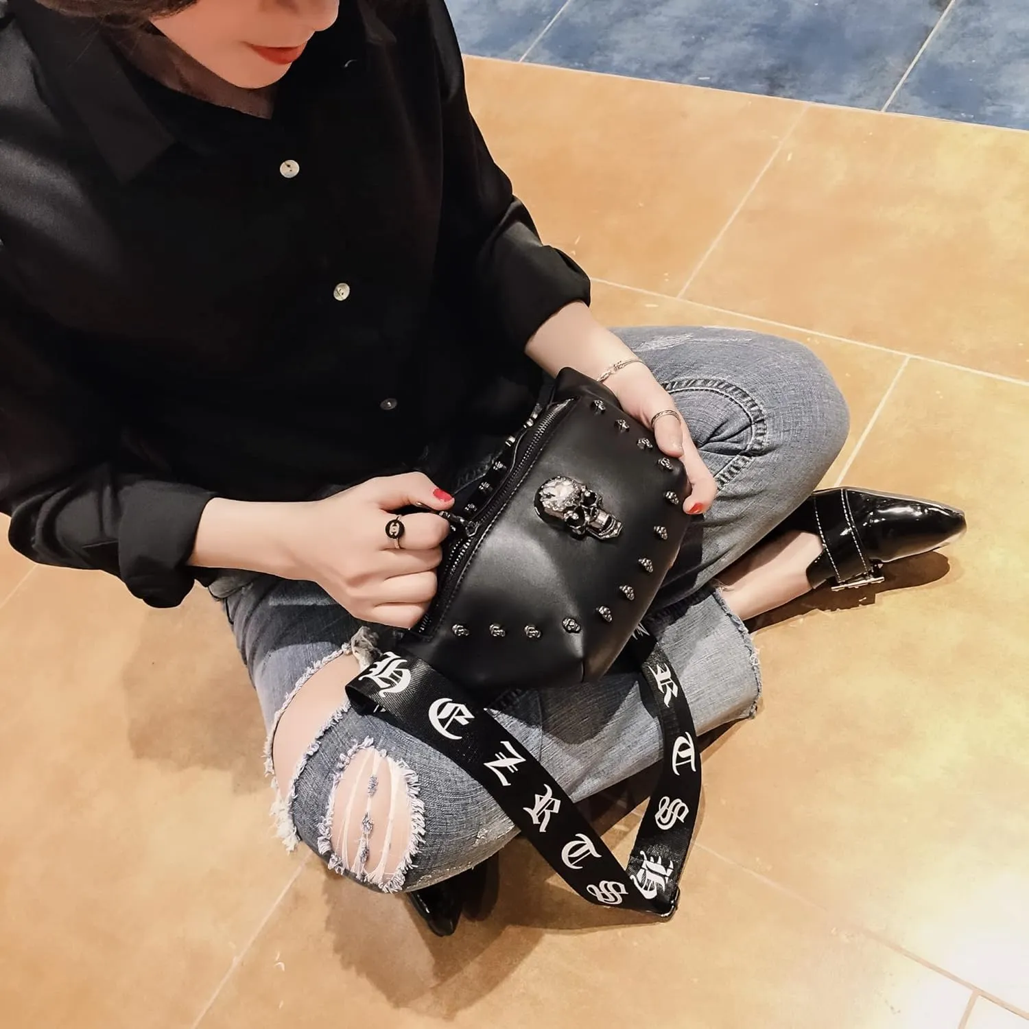 Fanny Pack for Women, Black Leather Bum Bag for Women, Skull Design Fanny Packs for Women, Fashion Waist Bag for Dog Walking, Festivals, Hiking, Travel