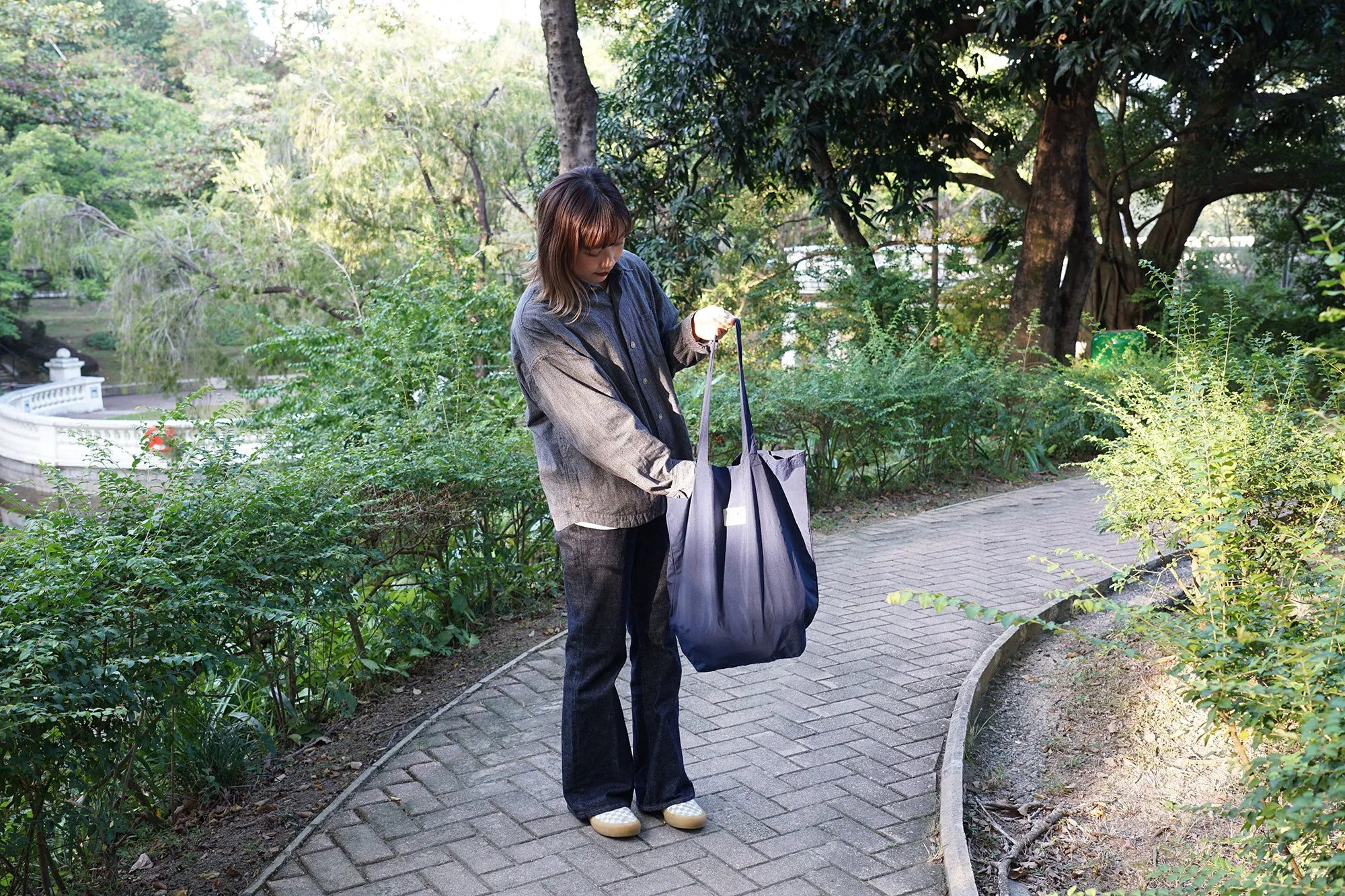 Incense Harbour Outdoor Daily Oversized Tote - Navy