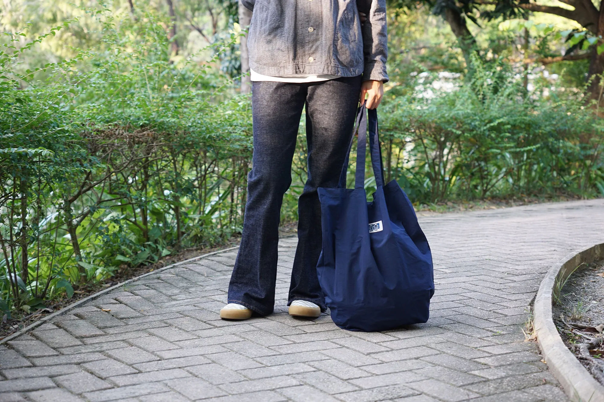 Incense Harbour Outdoor Daily Oversized Tote - Navy