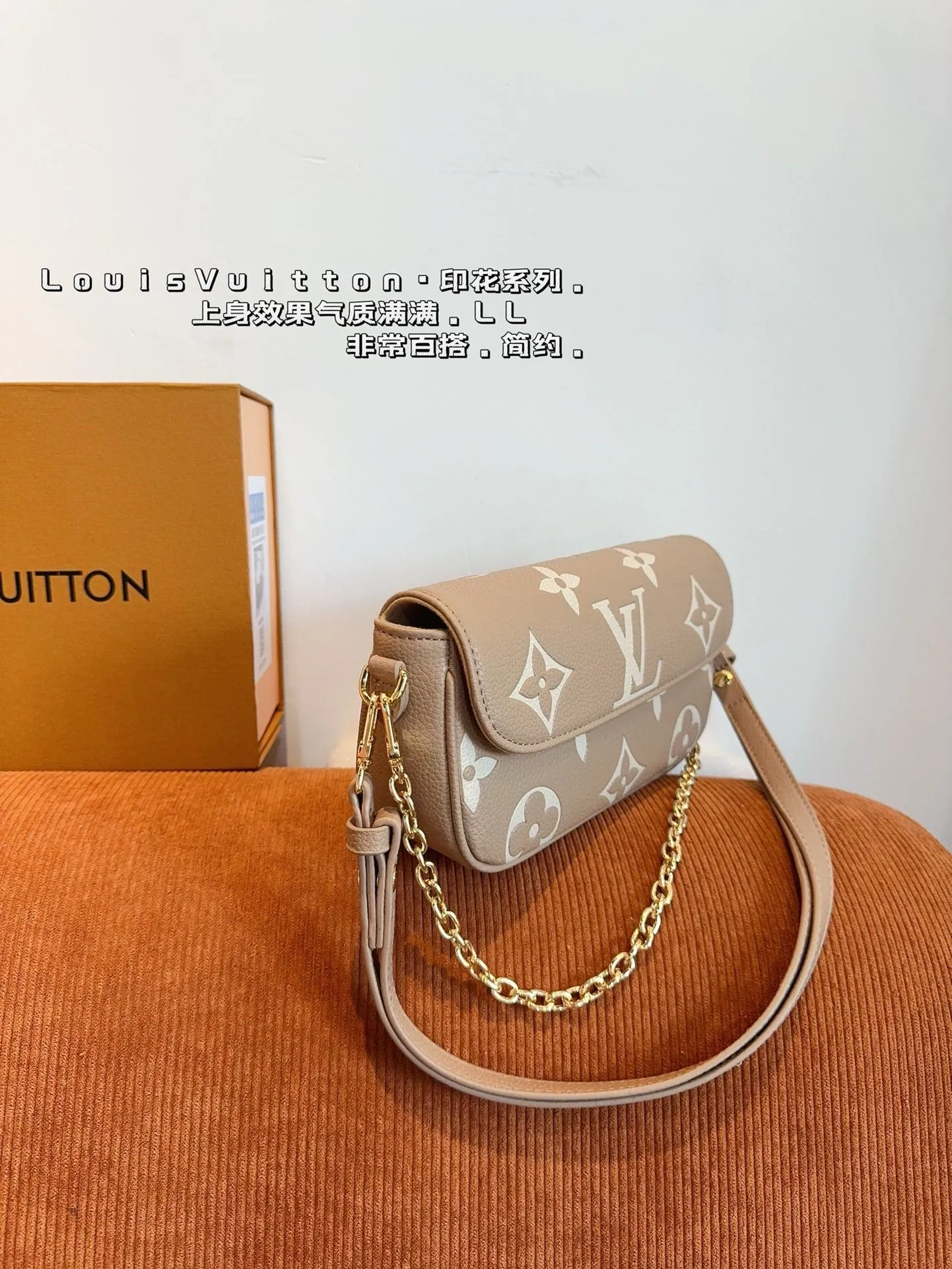 LB1005 Wallet On Chain Ivy / 9.3 x 4.7 x 1.7 inches