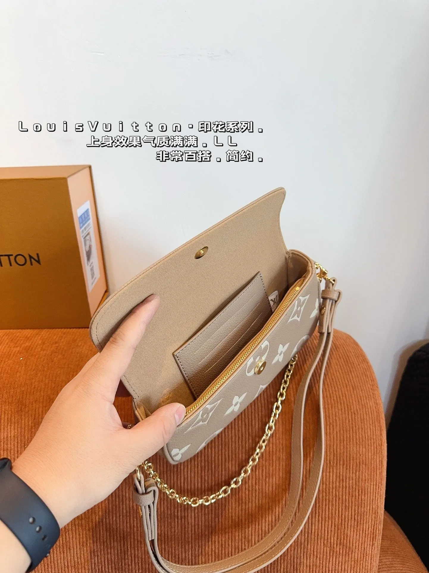 LB1005 Wallet On Chain Ivy / 9.3 x 4.7 x 1.7 inches