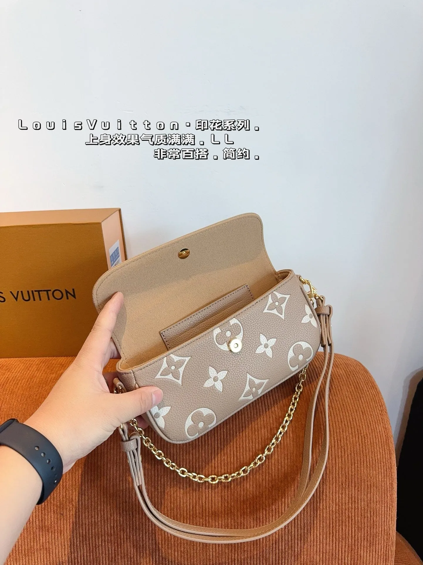 LB1005 Wallet On Chain Ivy / 9.3 x 4.7 x 1.7 inches