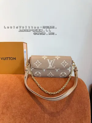 LB1005 Wallet On Chain Ivy / 9.3 x 4.7 x 1.7 inches