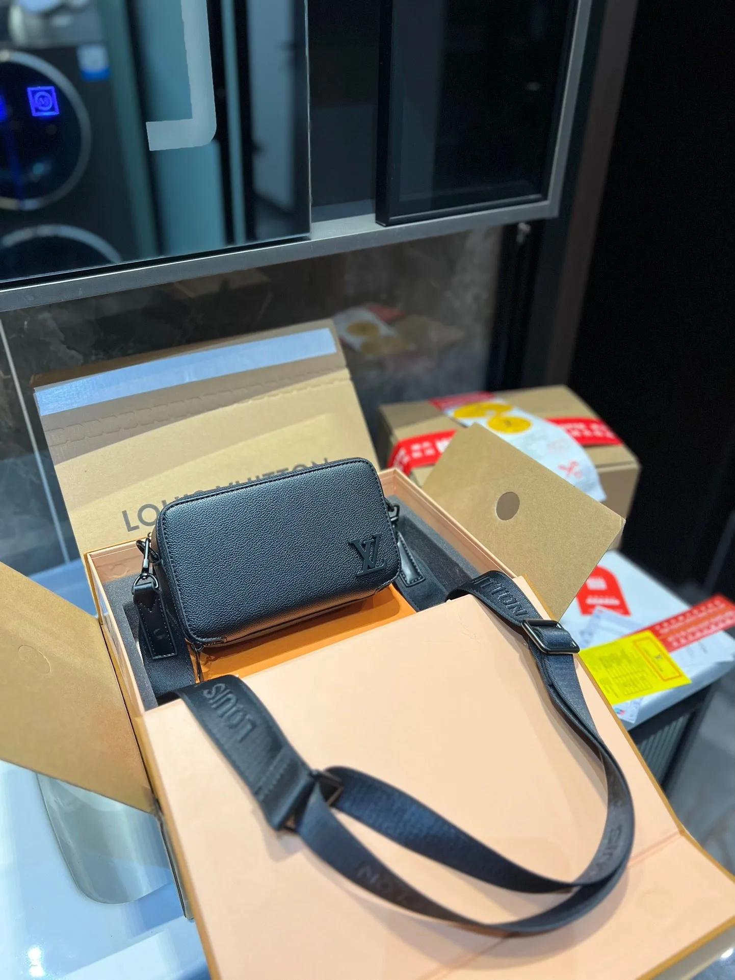 LB741 Phone Pouch / 7.1x4.3x2.4inch