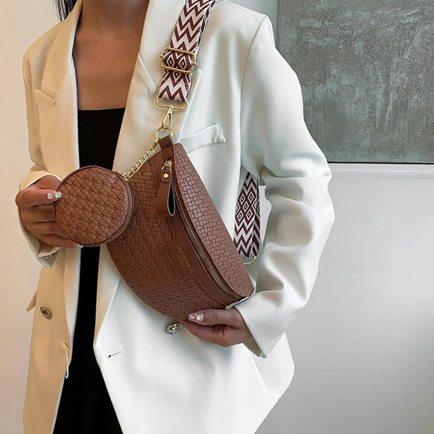 Leather Fanny Pack Bag for Women, Chest Belt Bag Purse Fashionable Crossbody Waist Bags Handbag for Everyday Use Trip Walking Hiking