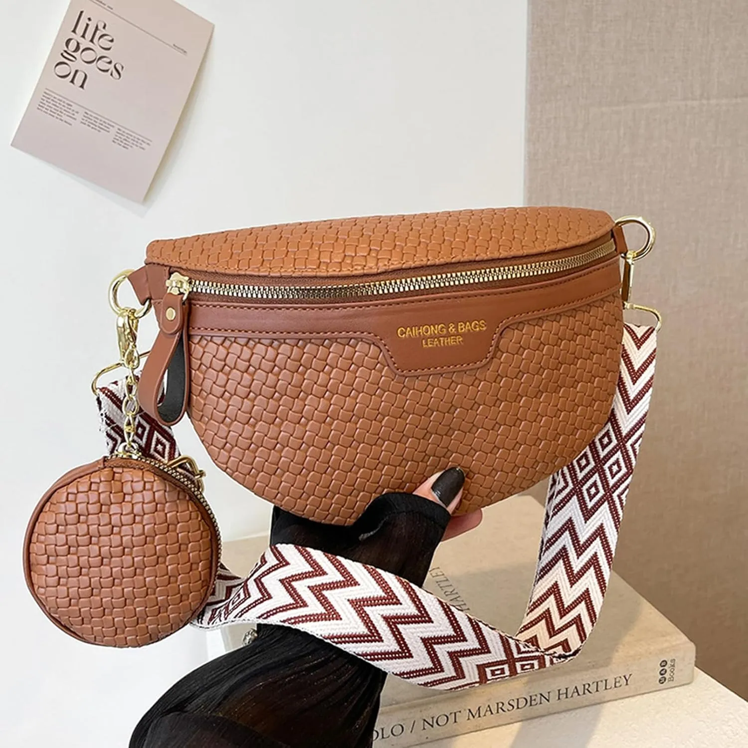 Leather Fanny Pack Bag for Women, Chest Belt Bag Purse Fashionable Crossbody Waist Bags Handbag for Everyday Use Trip Walking Hiking