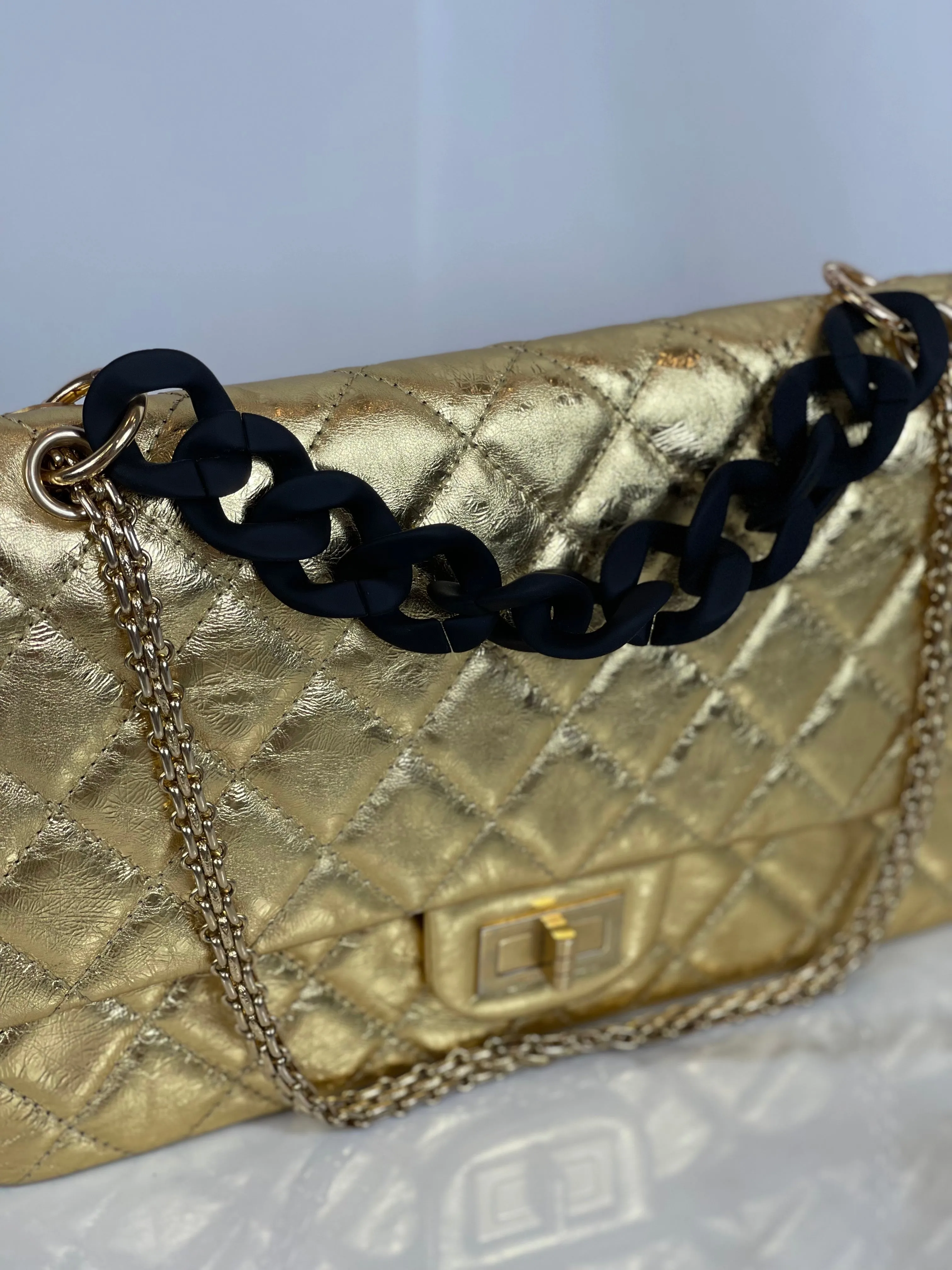 “LICORICE” Matte Acrylic Top Handle Chain