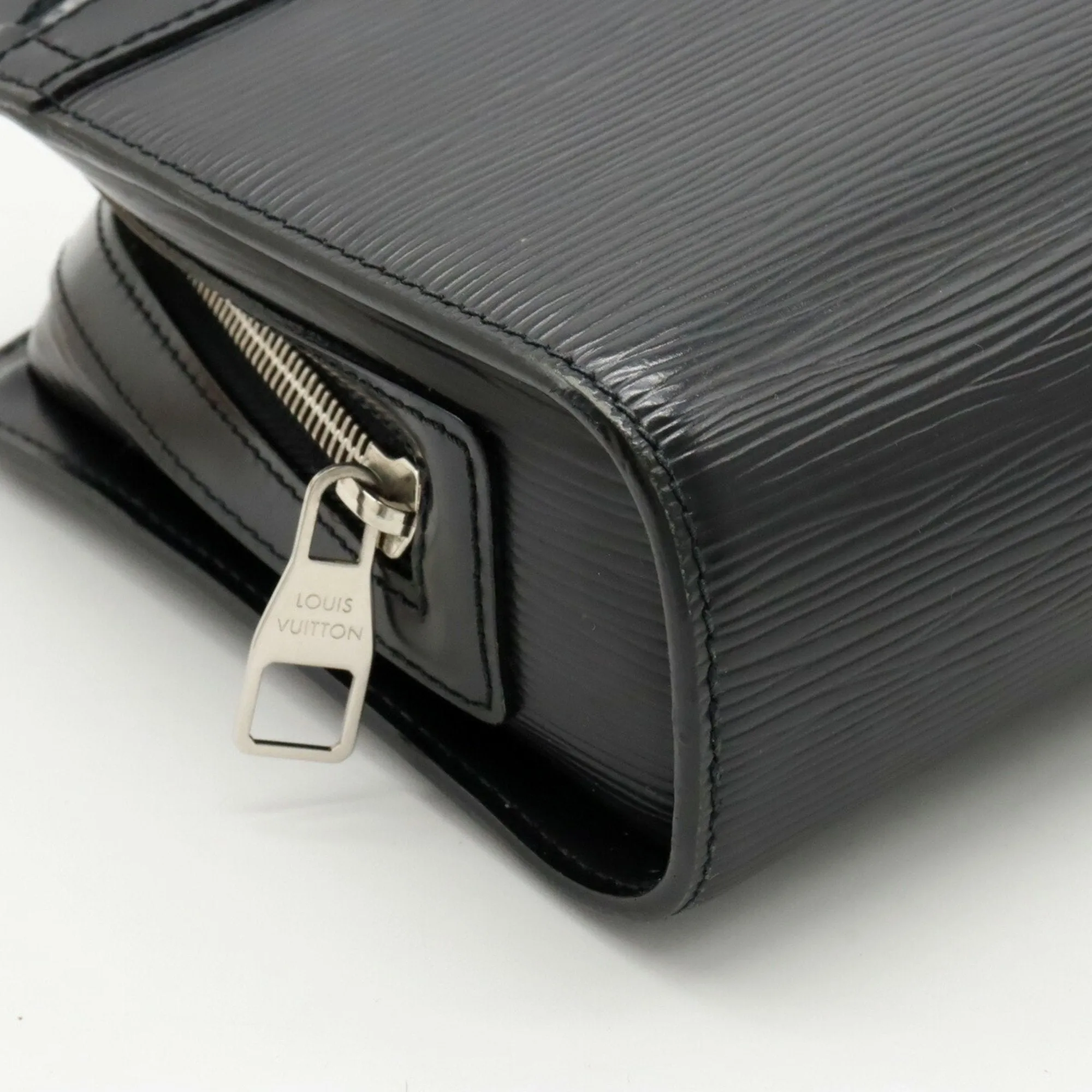 Louis Vuitton Osh  Leather Clutch Bag