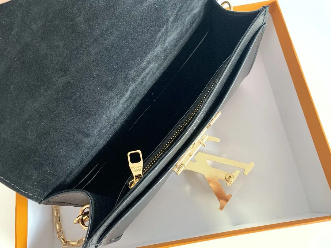 LV Pochette Louise