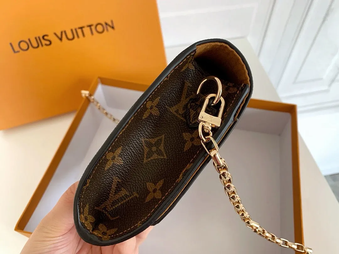 LV Pochette Louise