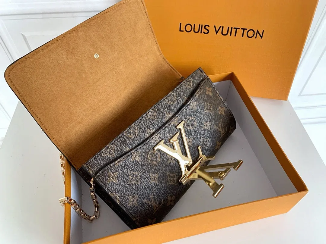 LV Pochette Louise