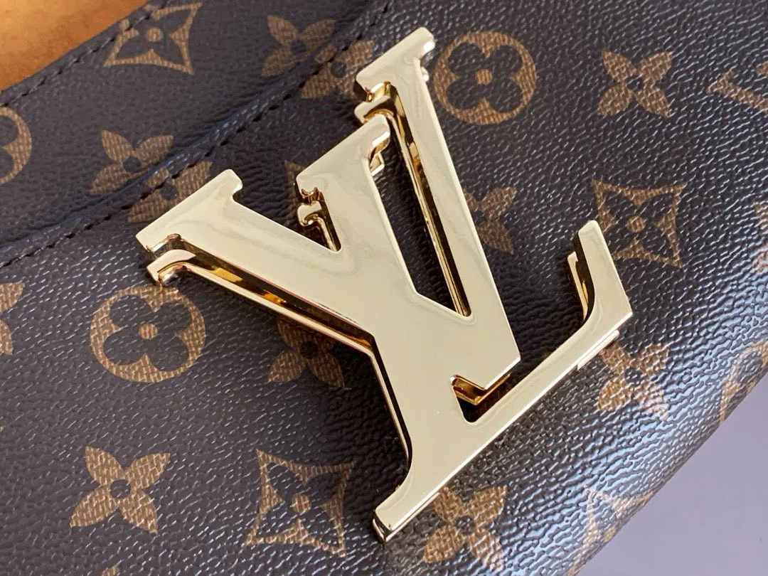 LV Pochette Louise