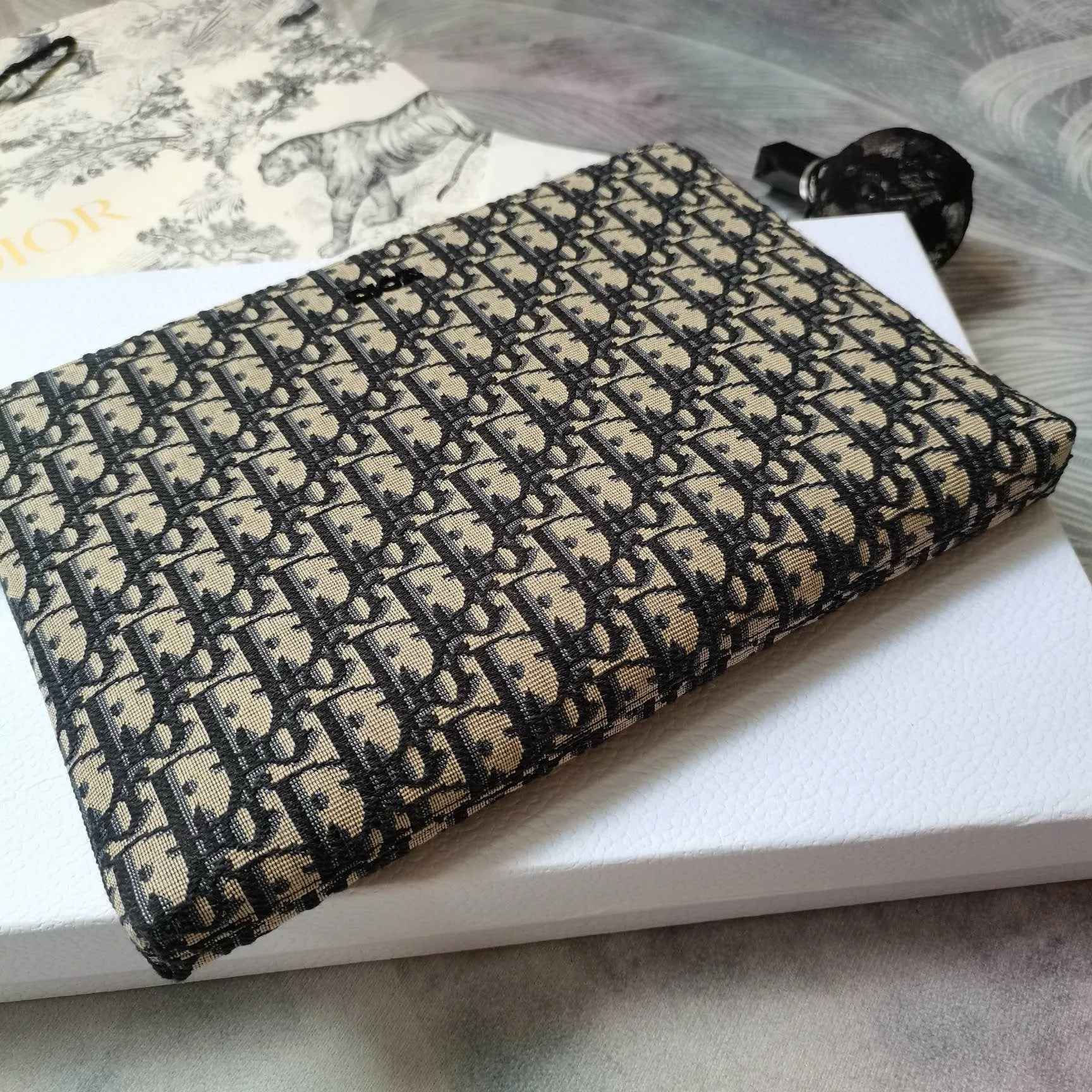 MBG061 Pouch / HIGHEST QUALITY VERSION / 12 x 8 inches