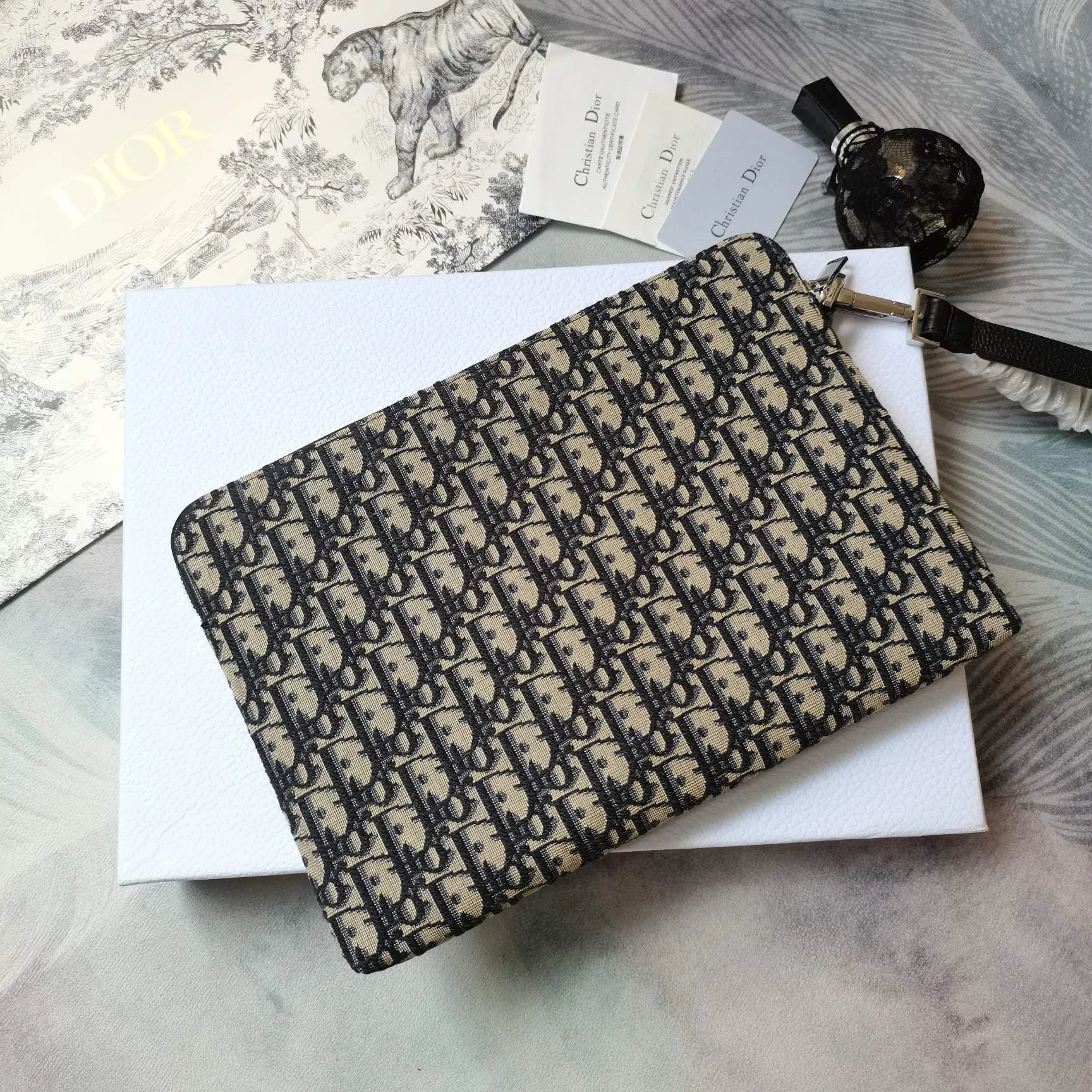 MBG061 Pouch / HIGHEST QUALITY VERSION / 12 x 8 inches
