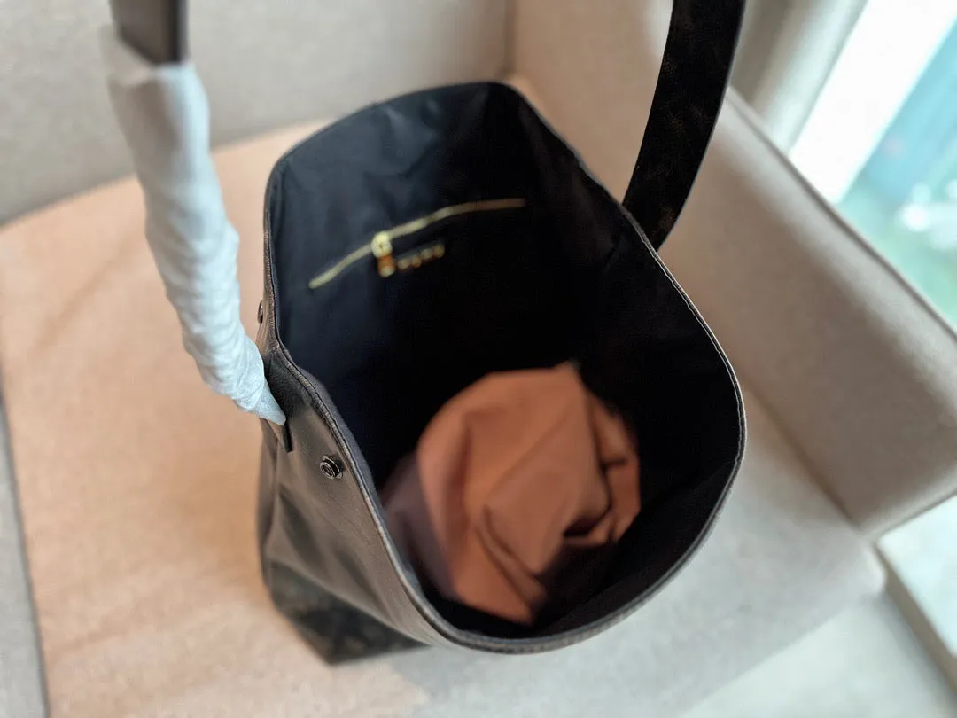 MIU001 Leather Hobo Bag / 15x14.1x3.9inch