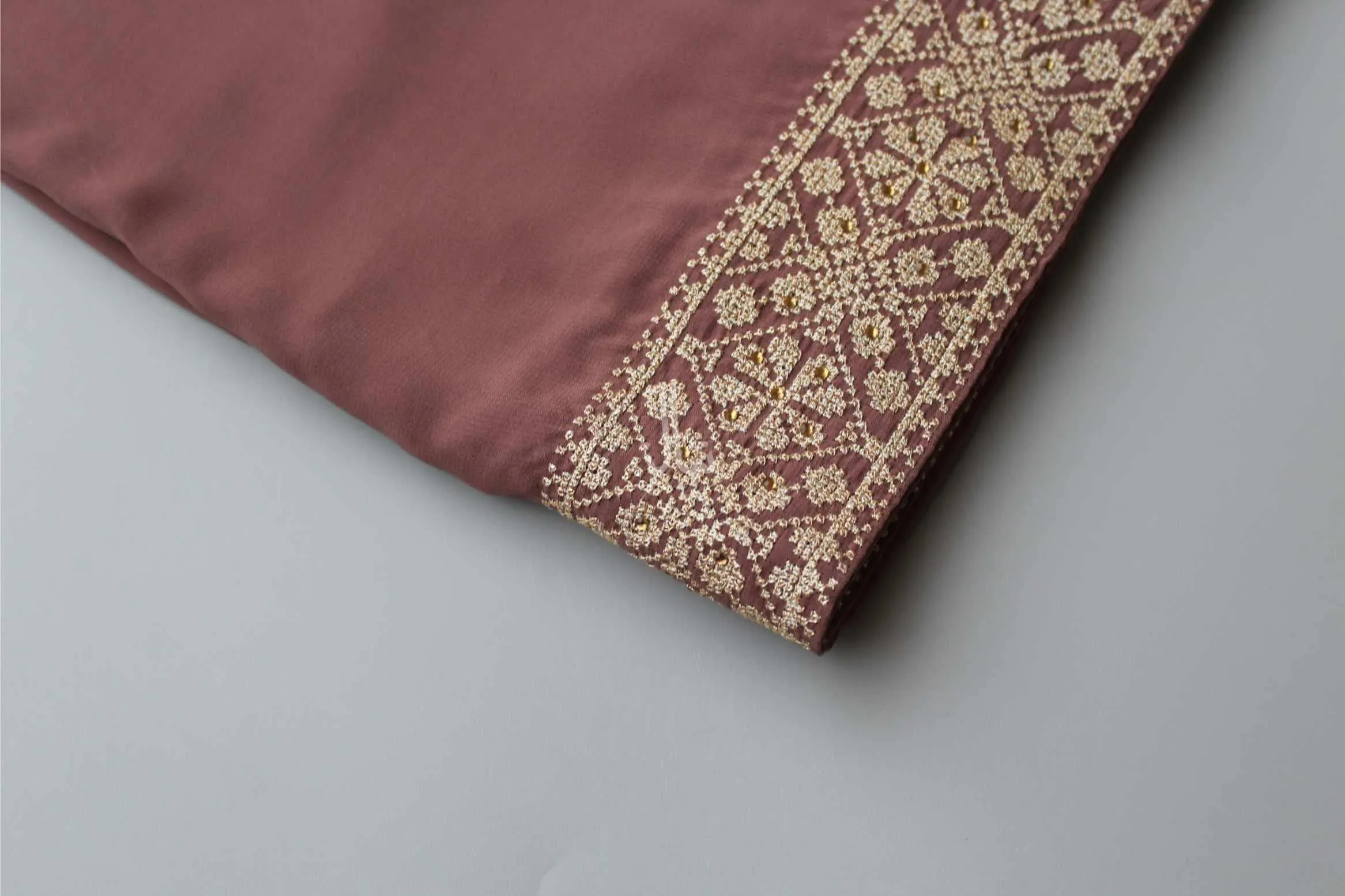 Modish Zarri Embroidered Elegance