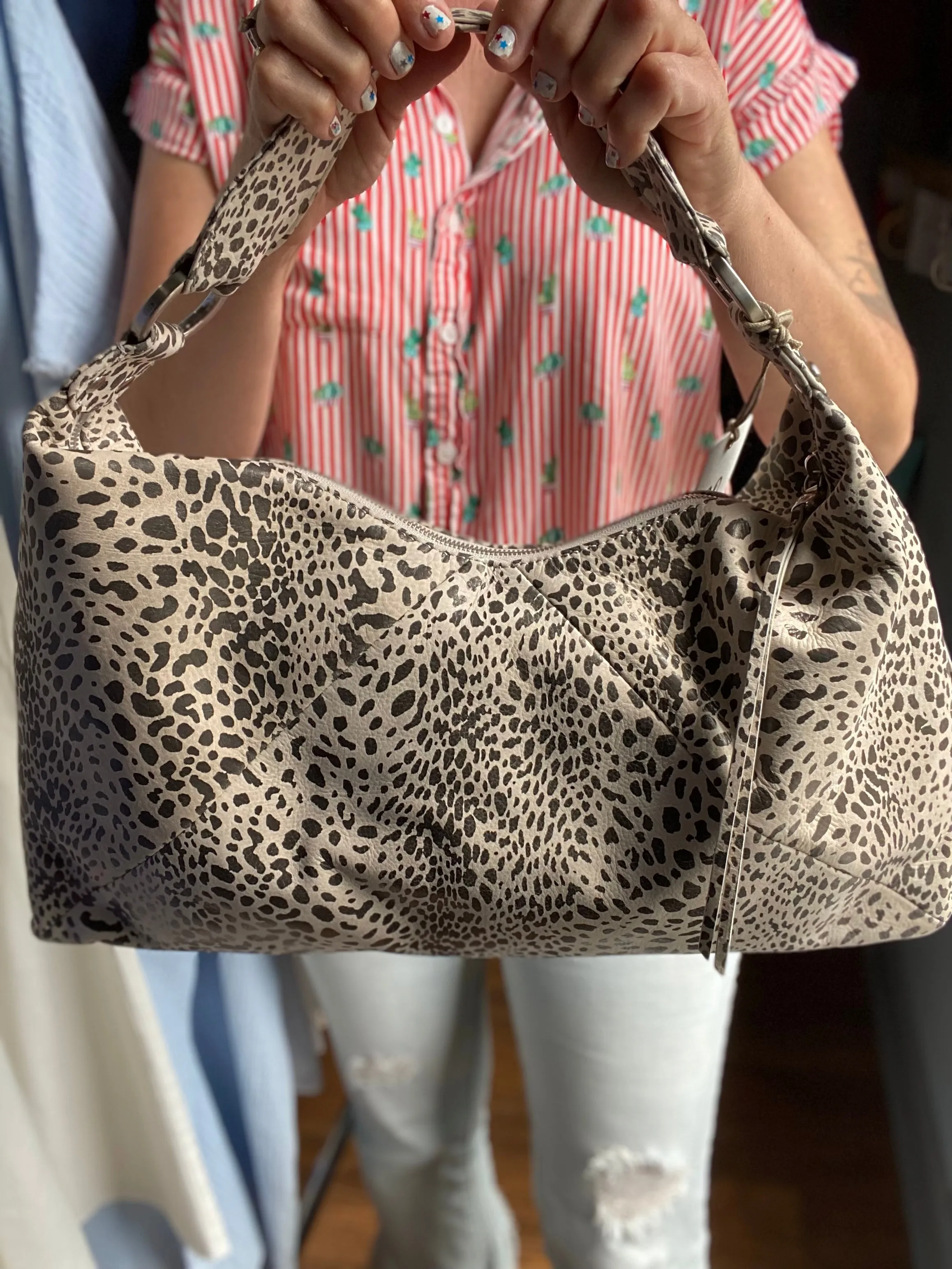 Paulette Sholder Bag in Cheetah